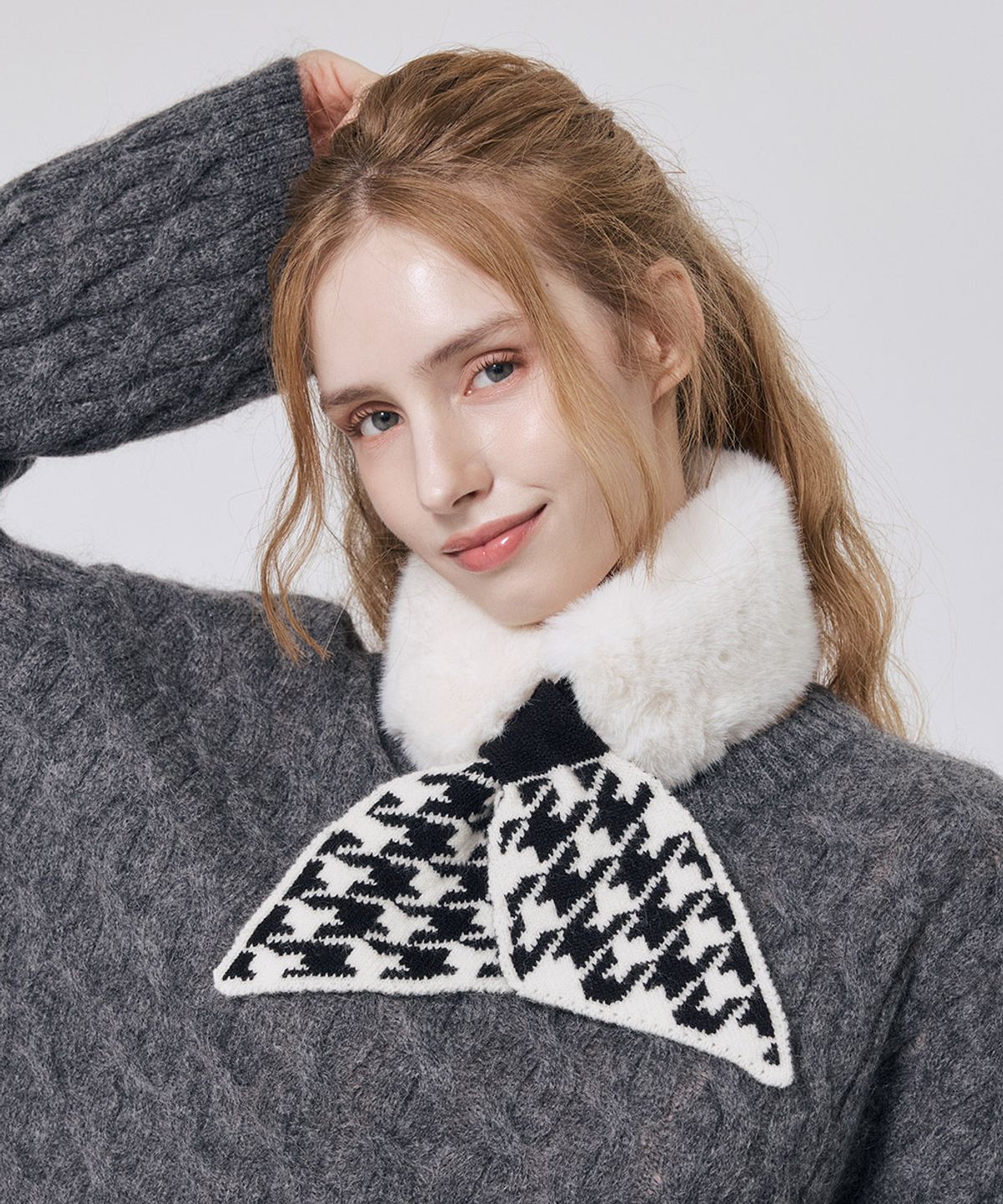 루이까또즈스카프(LOUIS QUATORZE SCARF) 클로제 니트 퍼 머플러