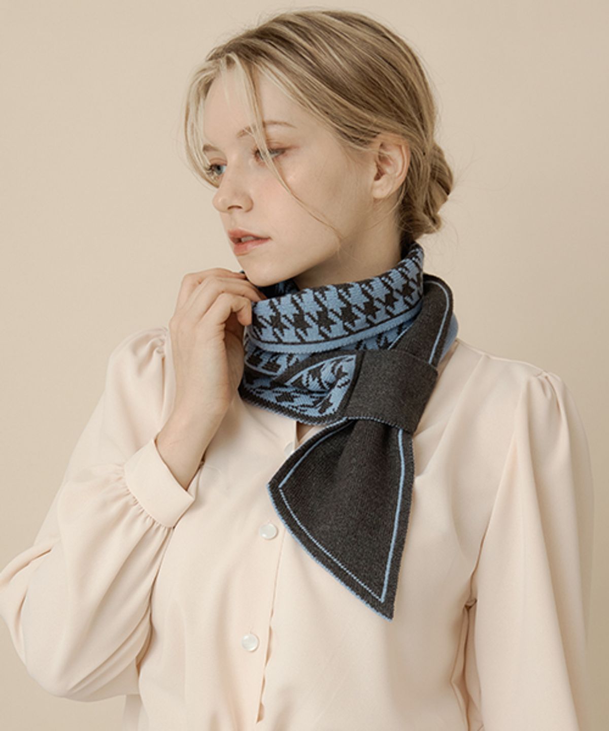 루이까또즈스카프(LOUIS QUATORZE SCARF) 플랭클린체크 쁘띠 니트 머플러
