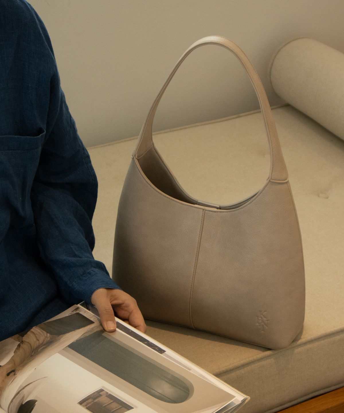 캐비닛먼트(KABINETMENT) Poje hobo bag_cloud cream