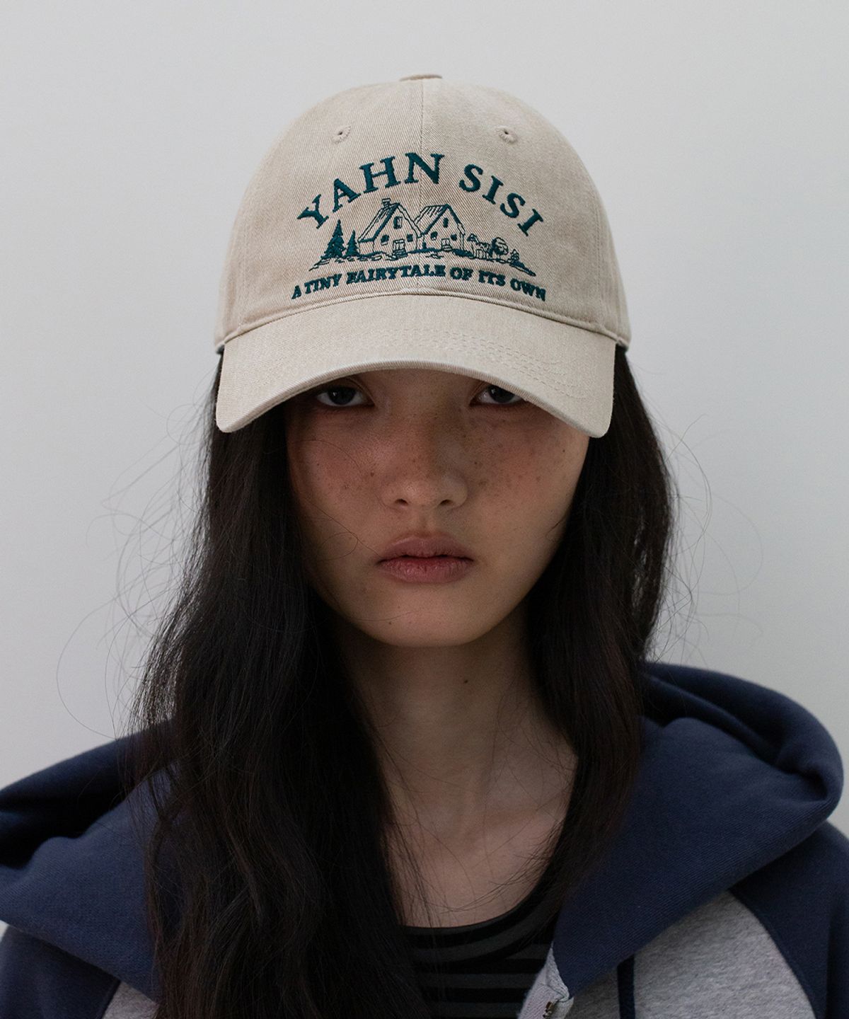 얀시시(YAHNSISI) 얀시시 빌리지 볼캡 - 베이지