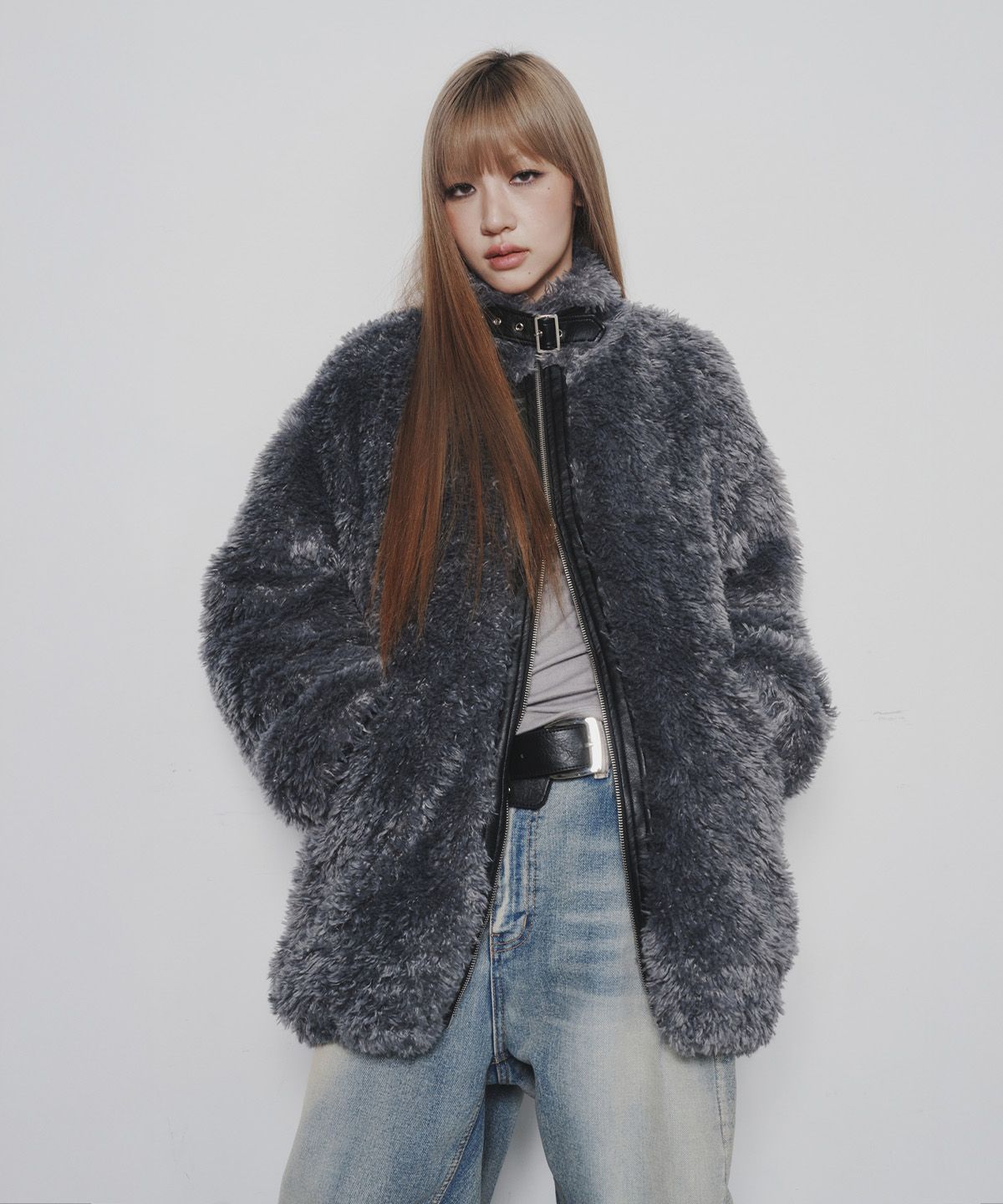 다이닛(DEINET) BIZZO POINT FAUX FUR JUMPER IN CHARCOAL