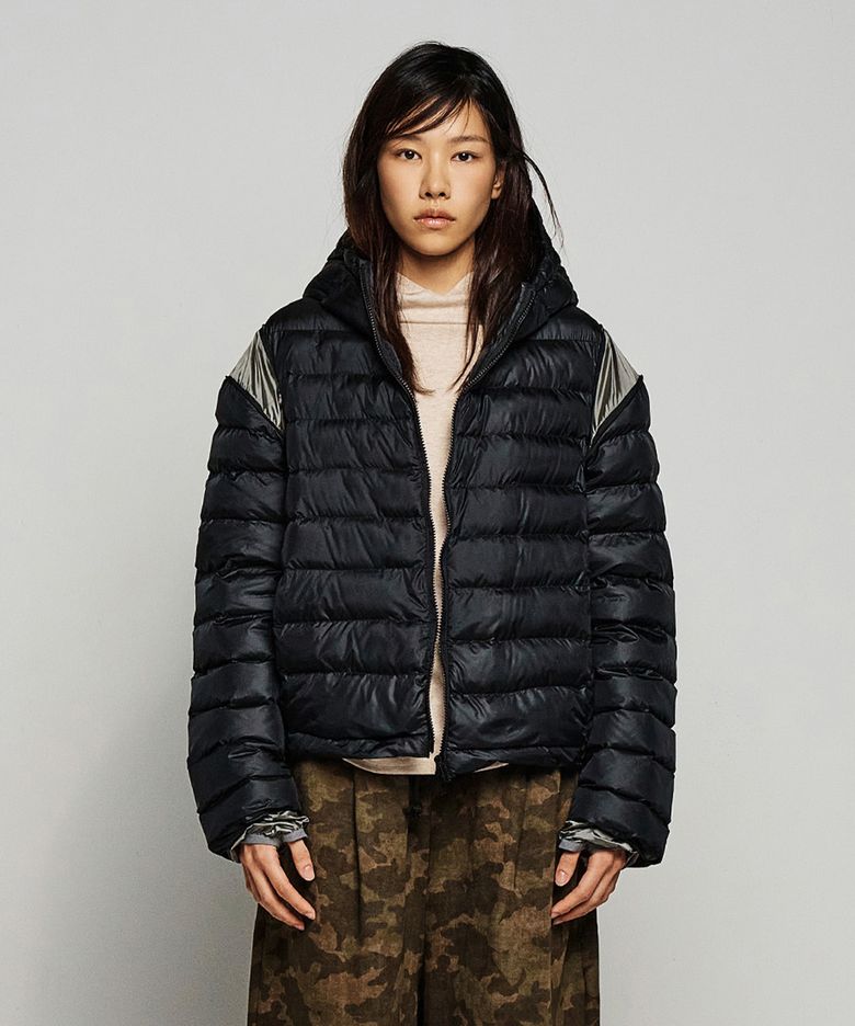 POINT WELLON HOODED JACKET IN BLACK
