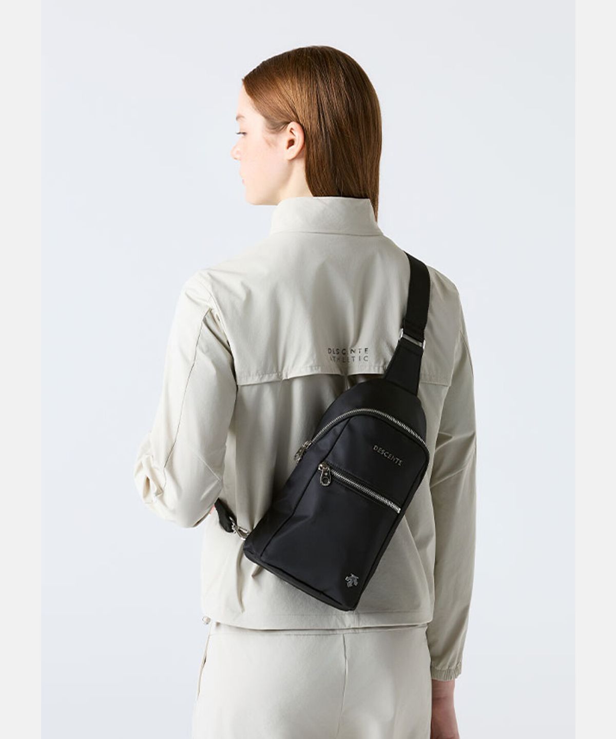 데상트(DESCENTE) 우먼스 나일론 슬링백 블랙 SR122UBG10
