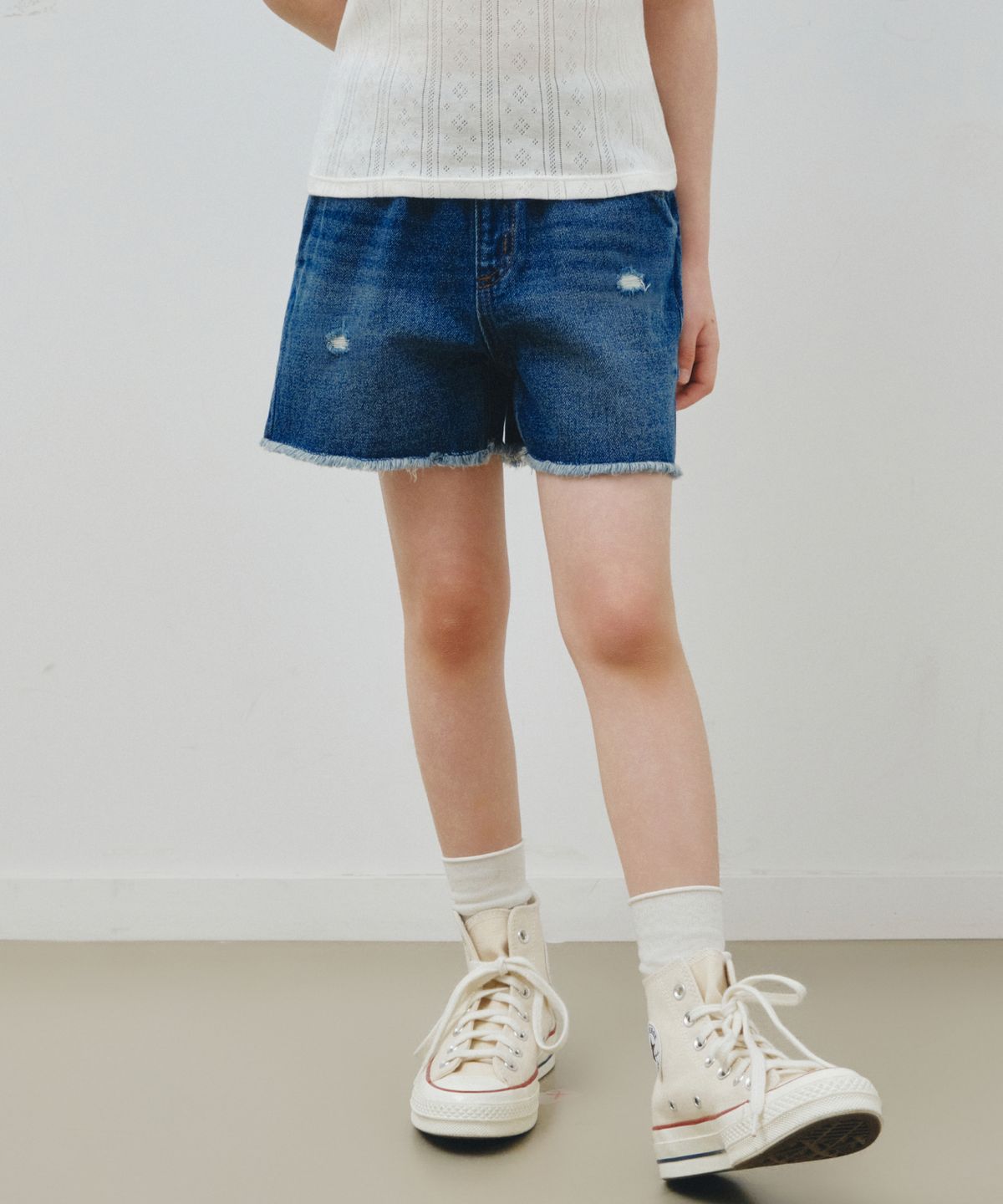 무신사 스탠다드 키즈(MUSINSA STANDARD KIDS) 컷 오프 데님 미니 쇼츠 [미디엄 인디고]