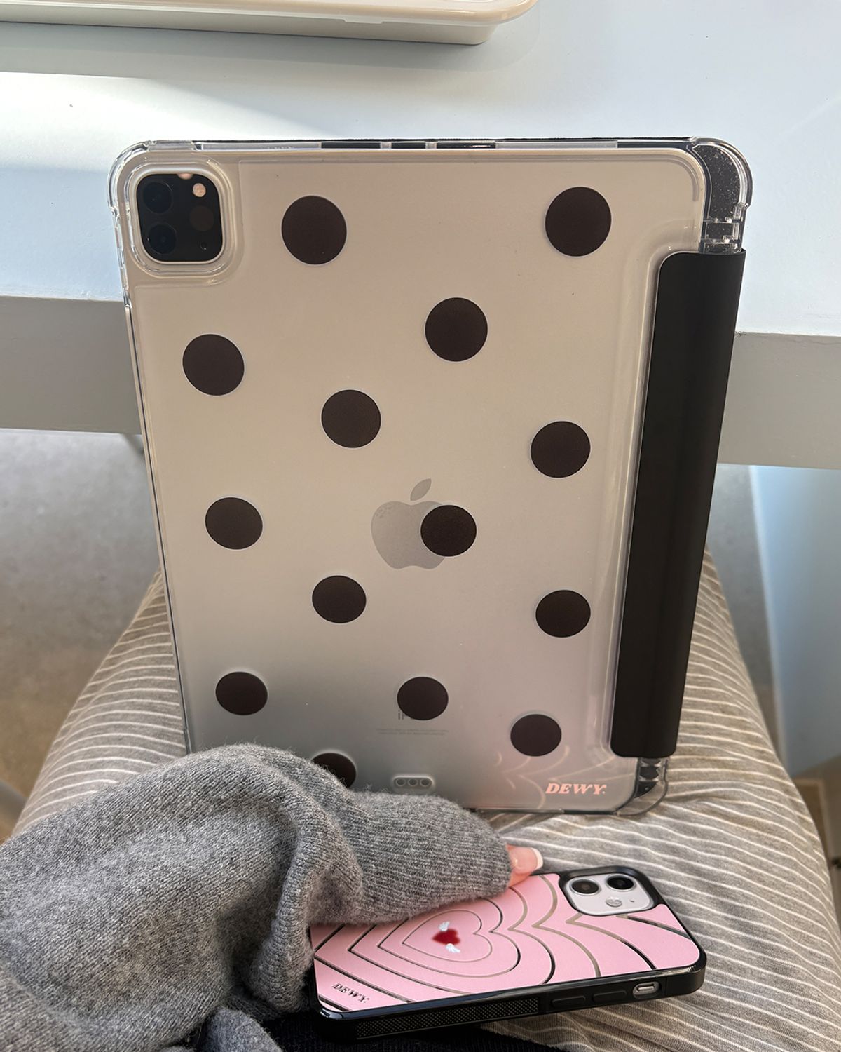 듀이(DEWY) black polka dot ipad case 블랙 도트 아이패드 케이스