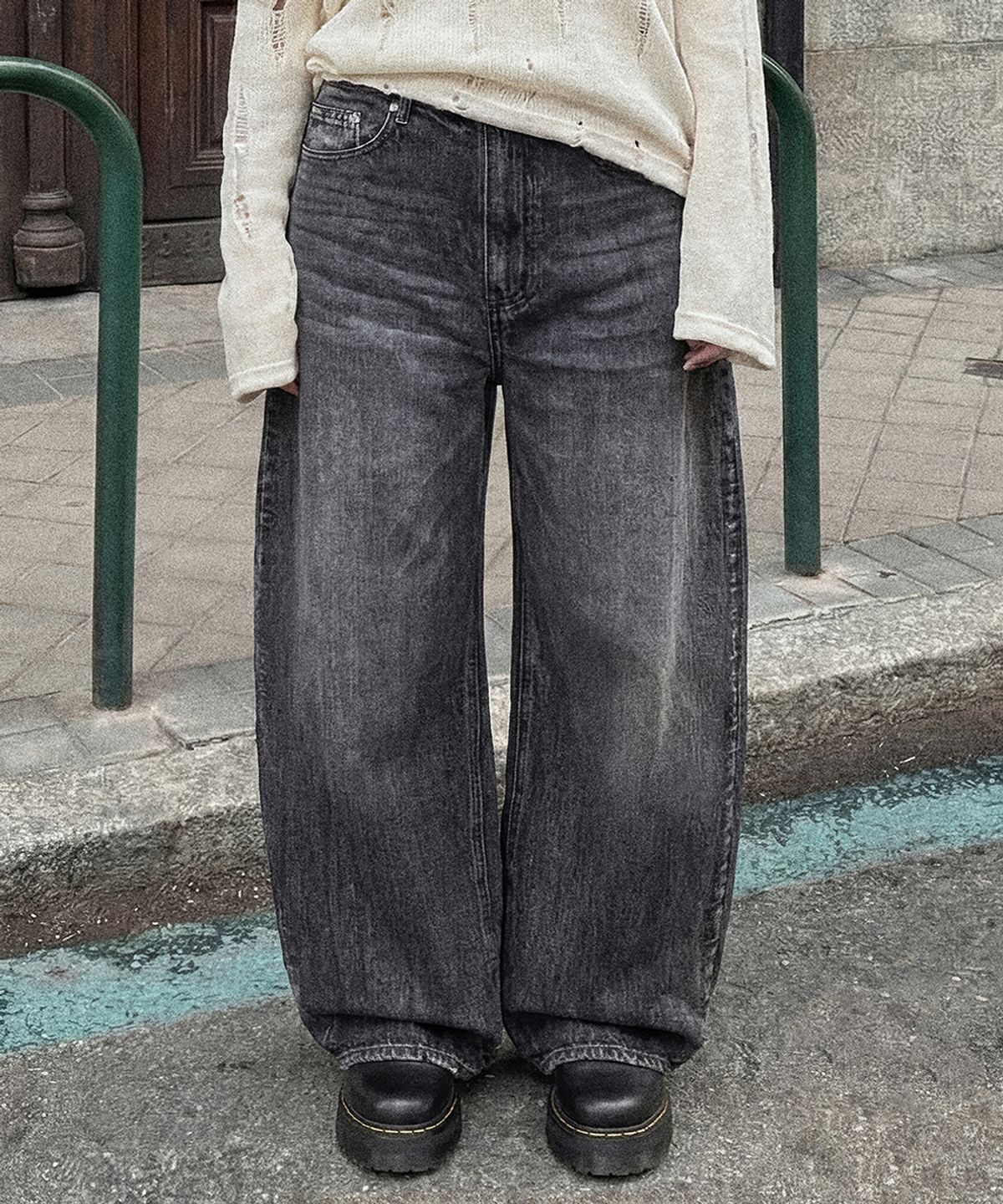 어널러코드 우먼(ANOLORCODE WOMAN) 니브 커브드 데님팬츠 (흑청)