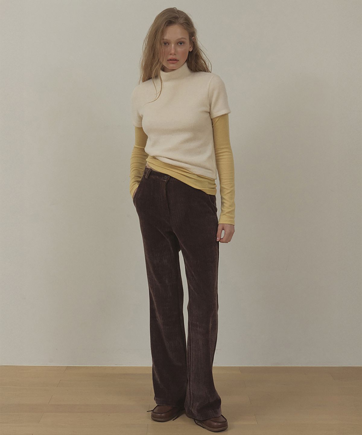 론크(LONQUE) CORDUROY VELVET SPAN BOOTCUT PANTS (BROWN)