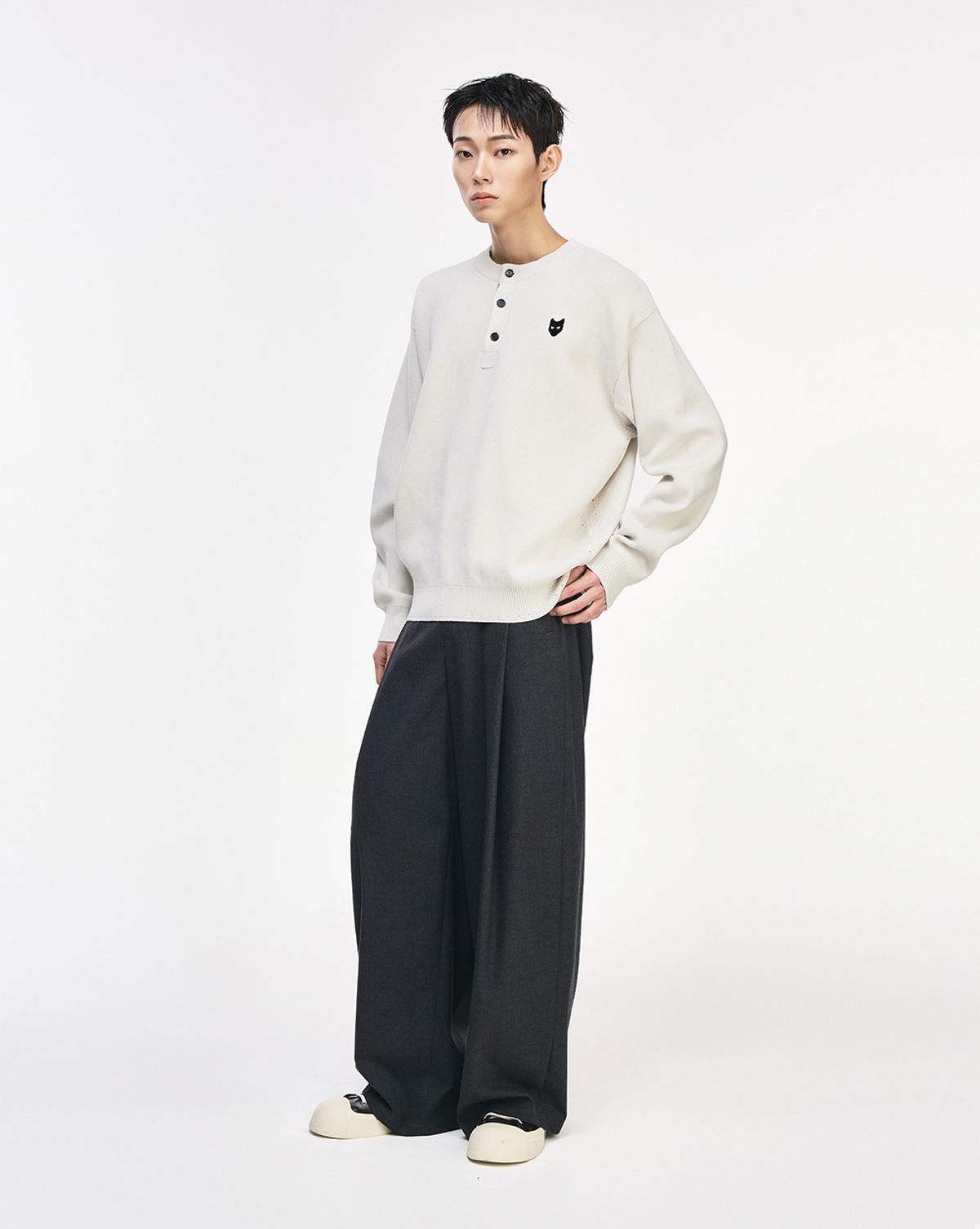 지제로 송지오(ZZERO SONGZIO) 지제로 팬서 크루넥 니트 아이보리 SI2KT802IV