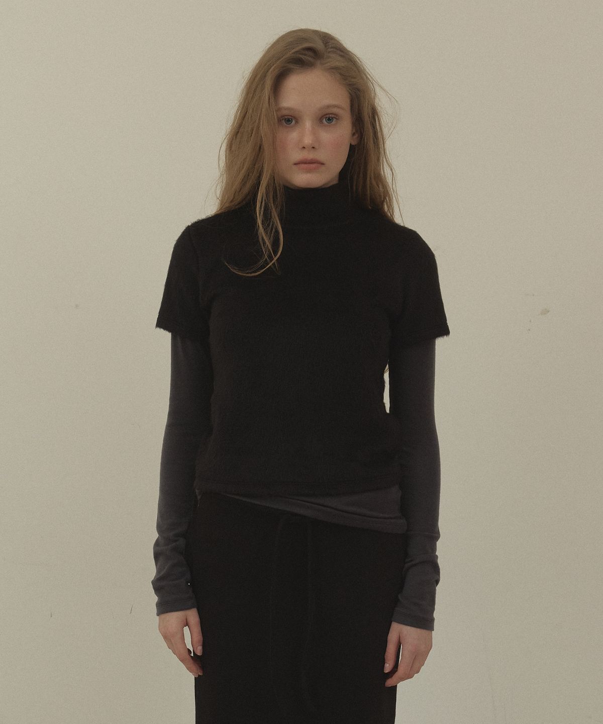 론크(LONQUE) PLUFFY MOCK NECK HALF SLEEVE T SHIRT (BLACK)