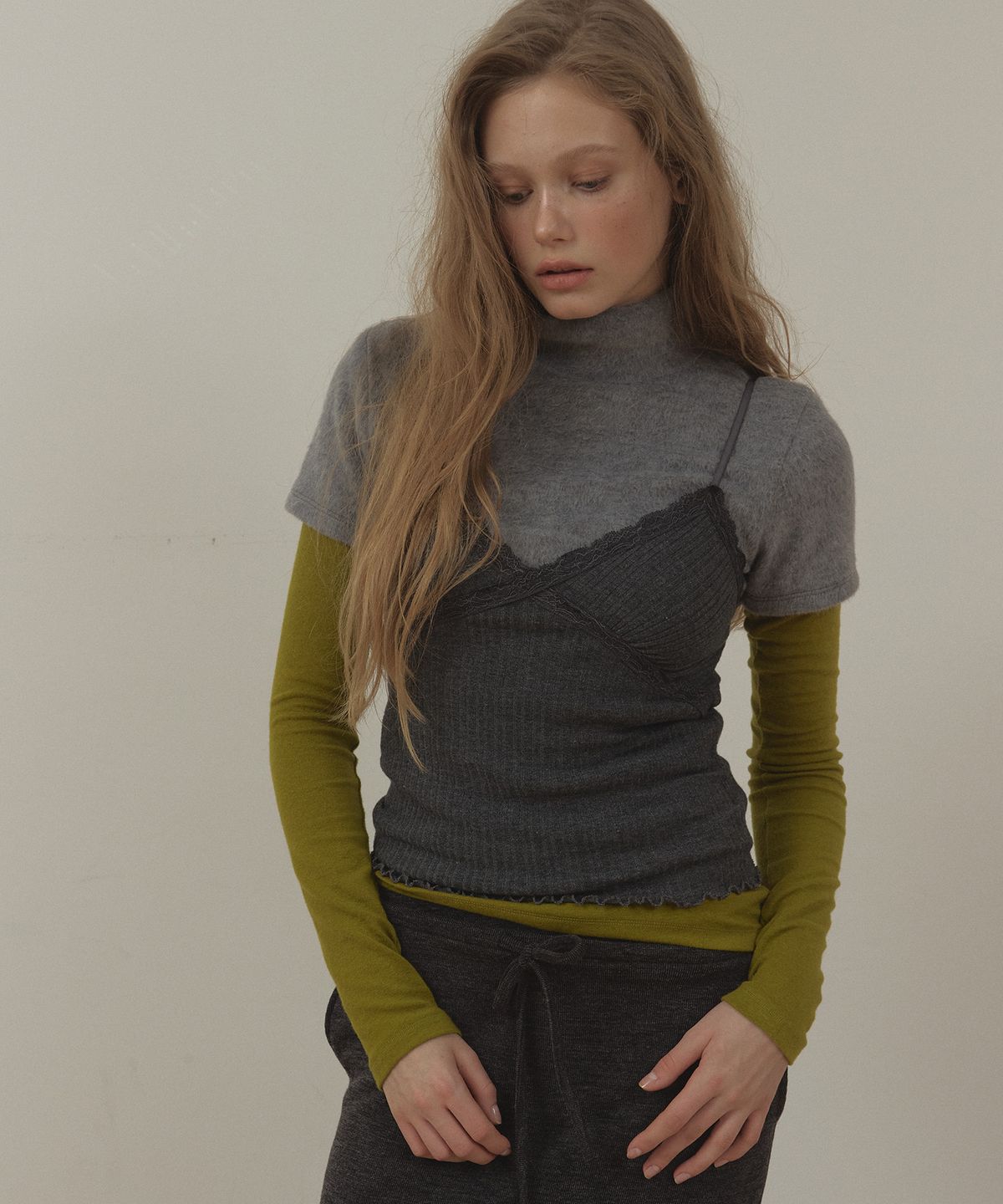 론크(LONQUE) PLUFFY MOCK NECK HALF SLEEVE T SHIRT (GREY)
