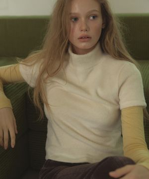 PLUFFY MOCK NECK HALF SLEEVE T SHIRT (IVORY)