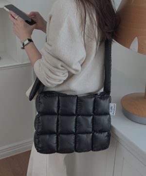 Chocolate Glazed(유광) Puffer Cross Bag _ BLACK_ L