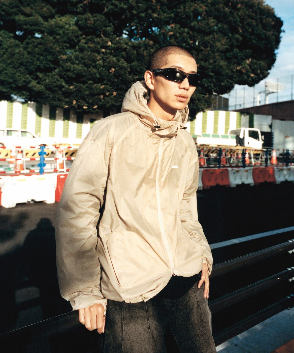 노매뉴얼(NOMANUAL) DUNE LIGHT NYLON JACKET - BEIGE