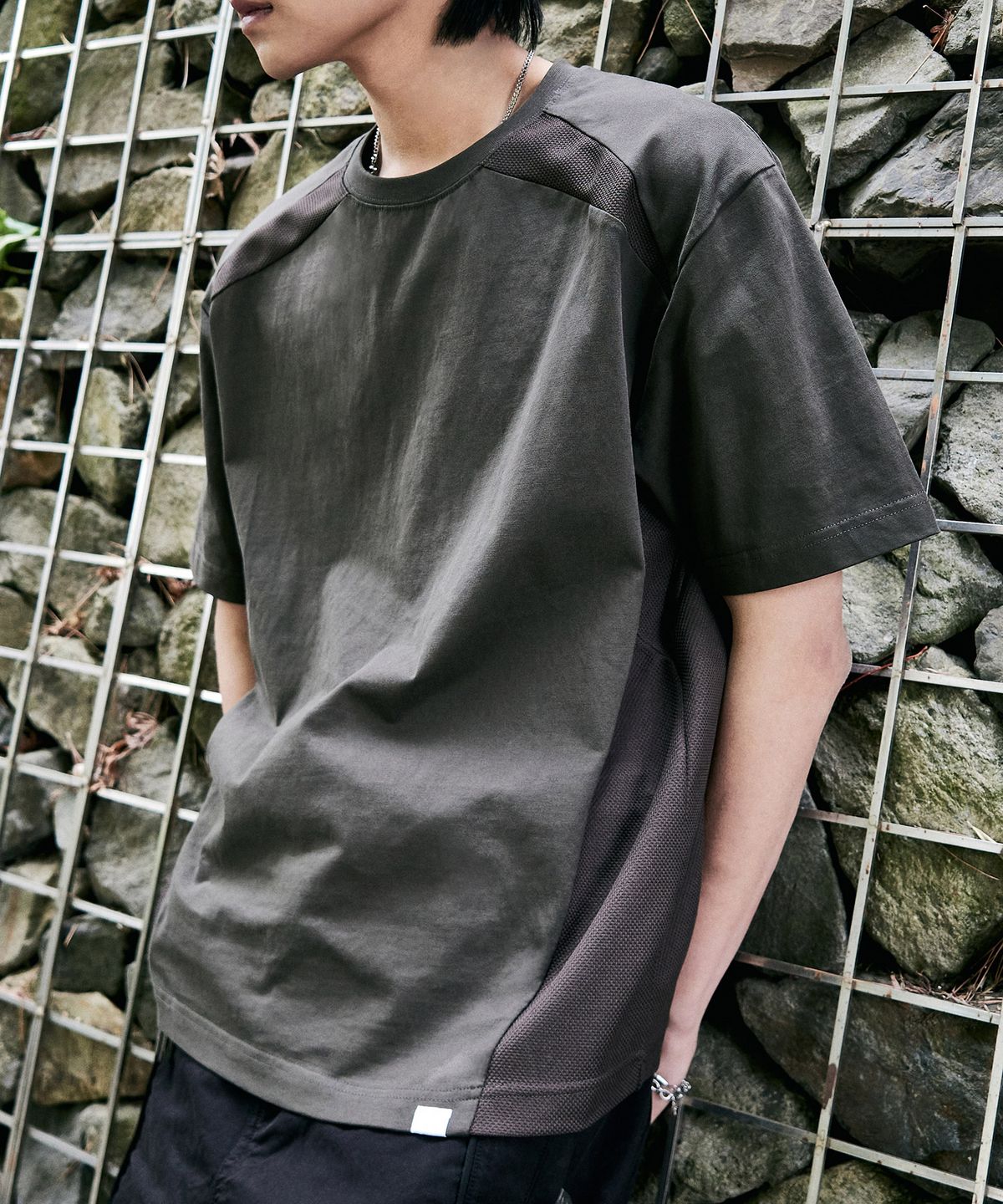 노매뉴얼(NOMANUAL) W.B T-SHIRT - CHARCOAL