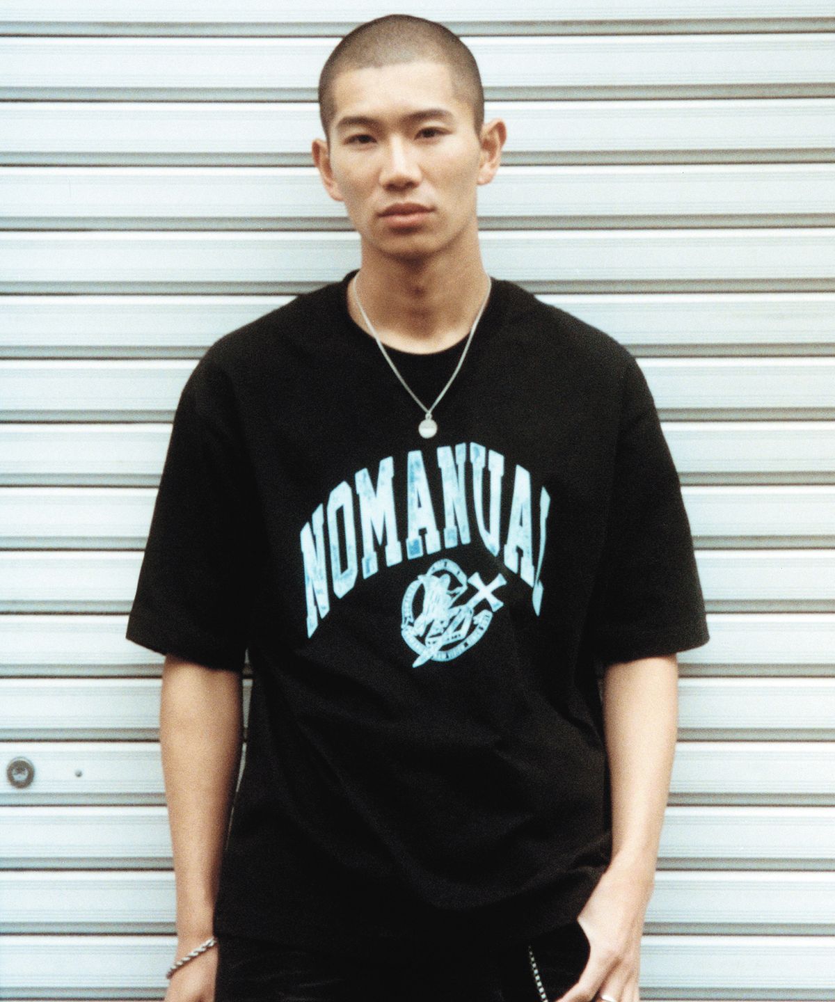 노매뉴얼(NOMANUAL) 2T ARCH LOGO T-SHIRT - BLACK