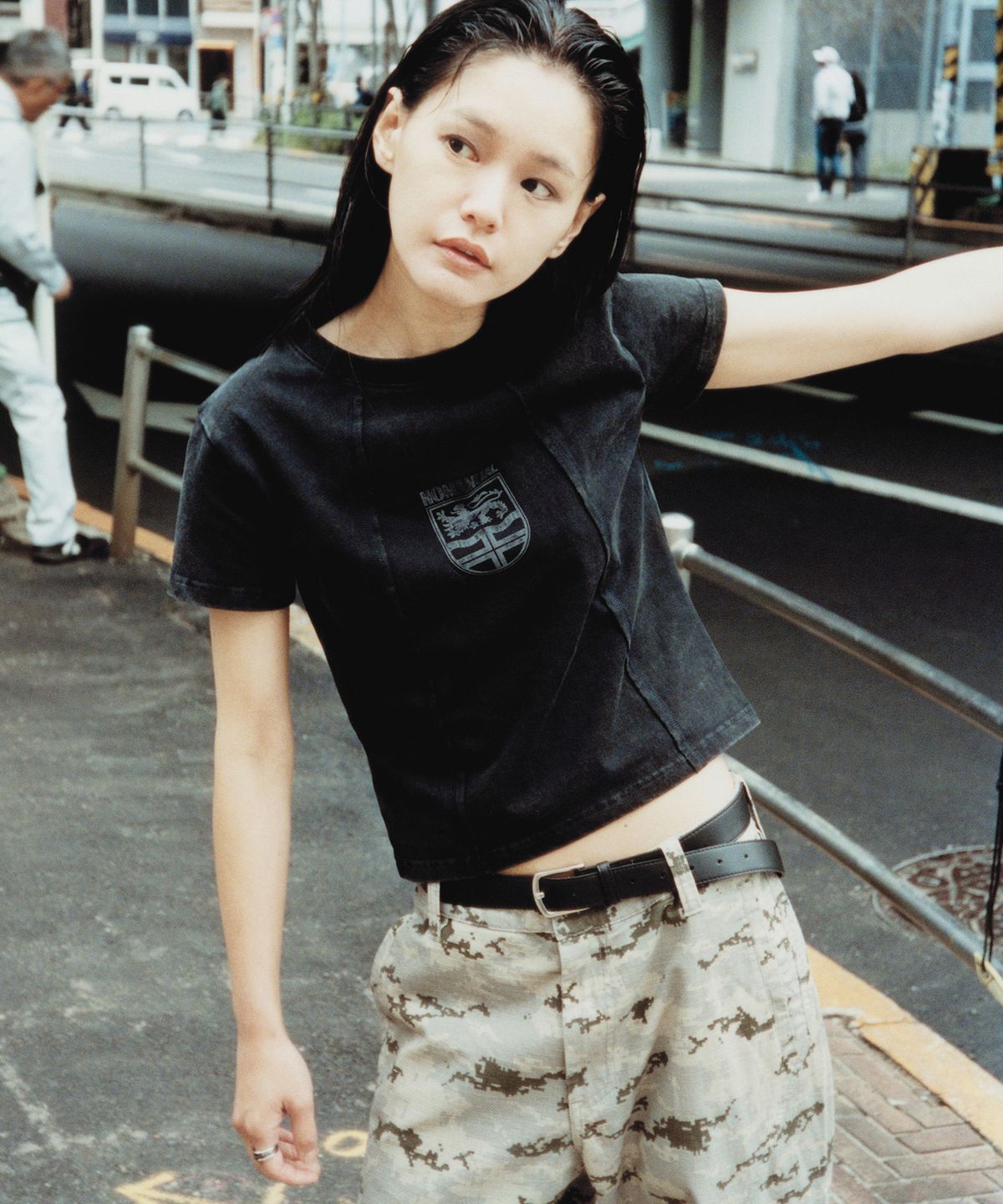 노매뉴얼(NOMANUAL) DUAL SLASH EMBLEM T-SHIRT (WOMAN) - WASHED BLACK