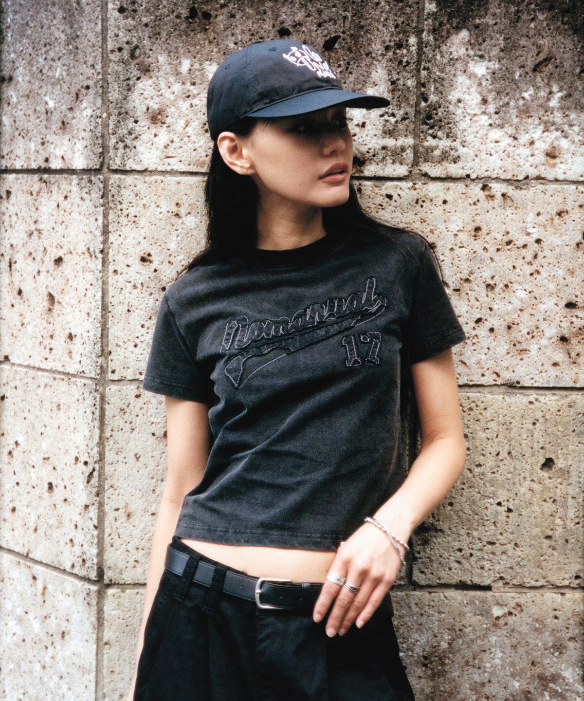 노매뉴얼(NOMANUAL) APPLIQUE T-SHIRT (WOMAN) - WASHED BLACK