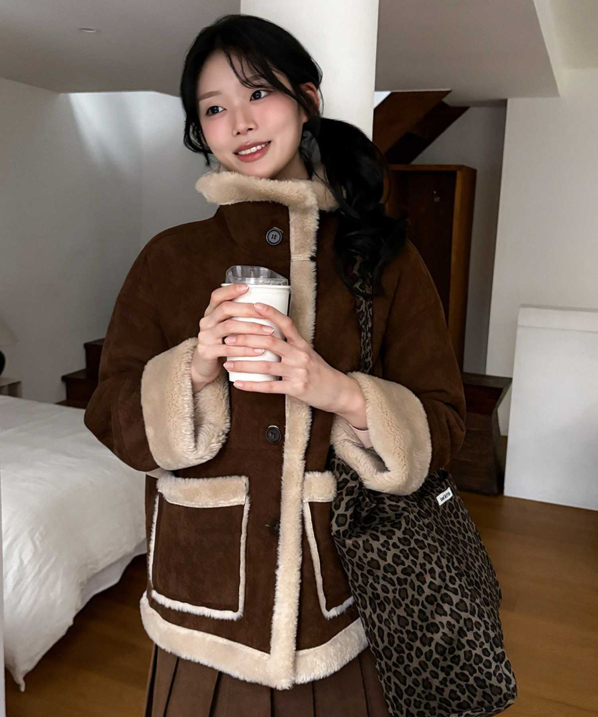 쿨키튼(KOOLKITTEN) Contrast Faux Shearling Jacket