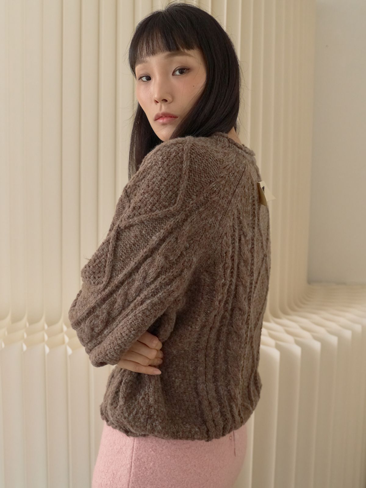 쏘리, 투 머치 러브(SORRY, TOO MUCH LOVE) Raglan Cable Wool Knit Pullover_Brown