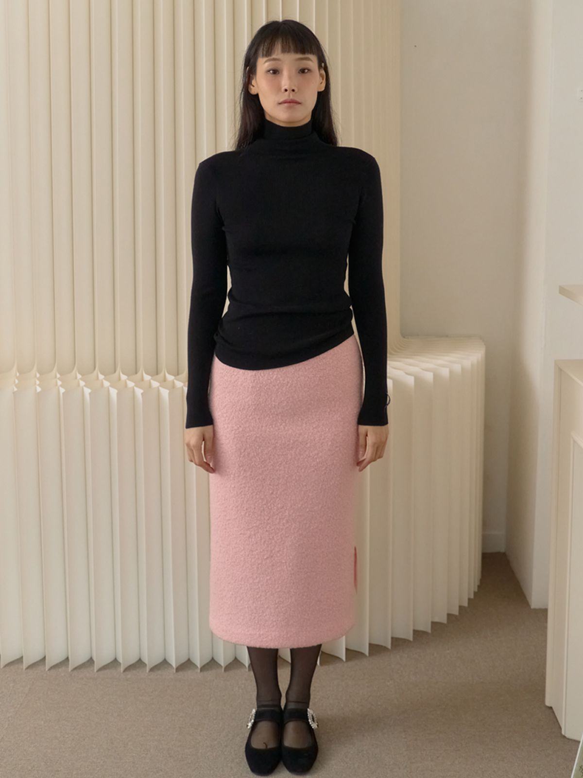 쏘리, 투 머치 러브(SORRY, TOO MUCH LOVE) Soft Fine Rib Turtleneck Knit_Black