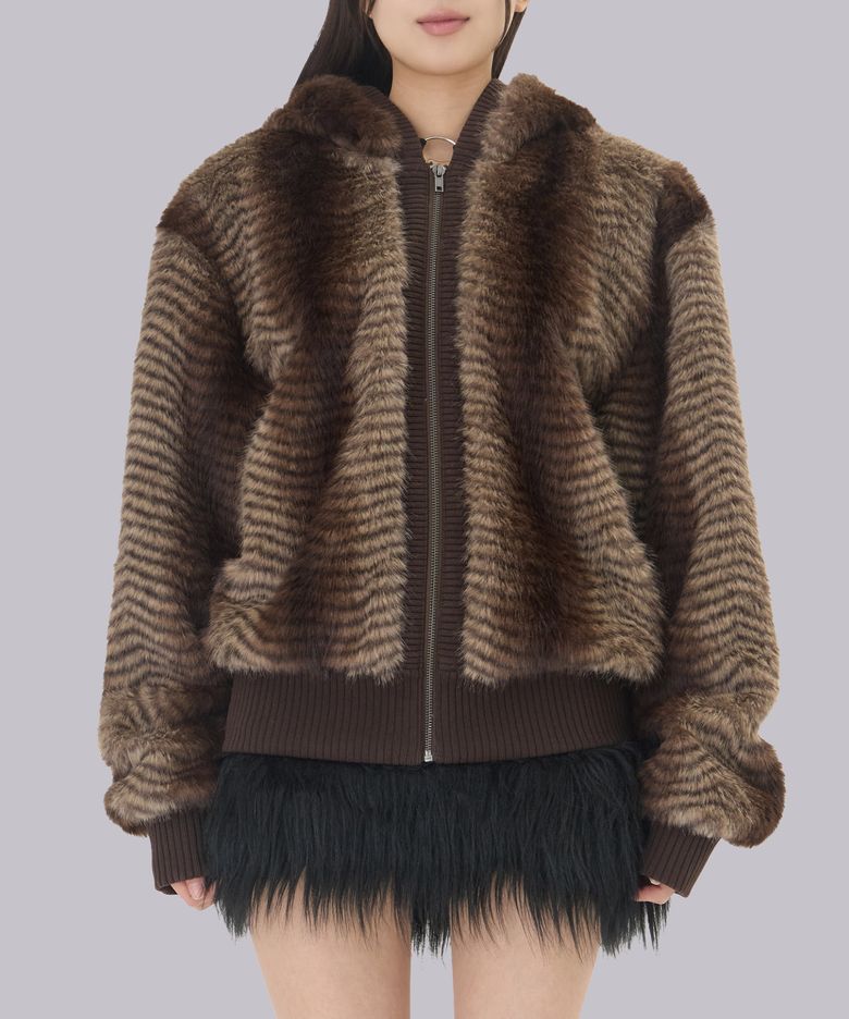 (U) 스트라이프드 포 퍼 베어 재킷 브라운 STRIPED FAUX FUR BEAR JACKET BROWN