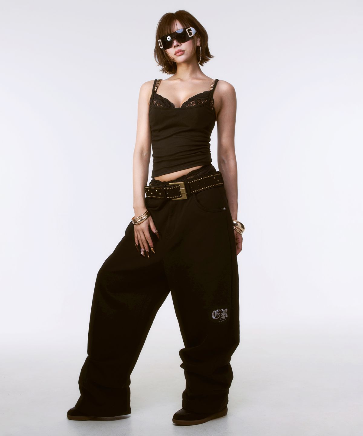 이와이이알(EYEER) Stud&Hotfix Detail Sweatpants - Black
