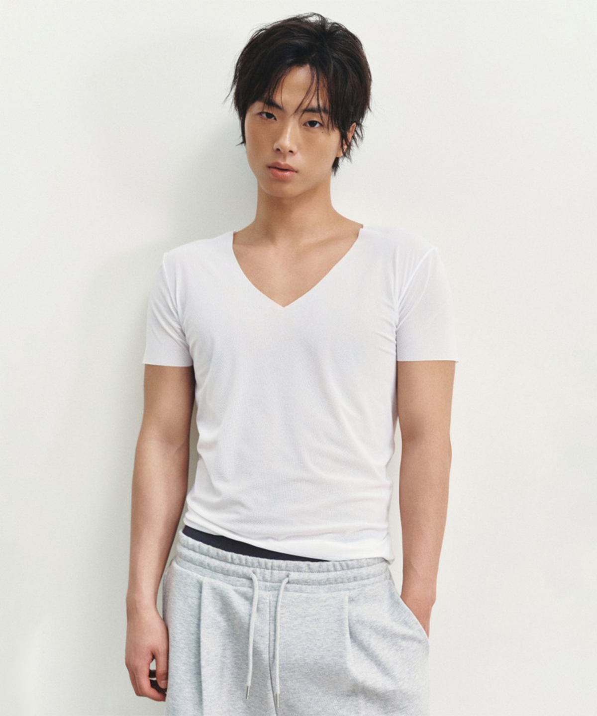 스파오(SPAO) [COMFORT] 남성 심리스 브이넥 반팔티_SPMRGA9A11
