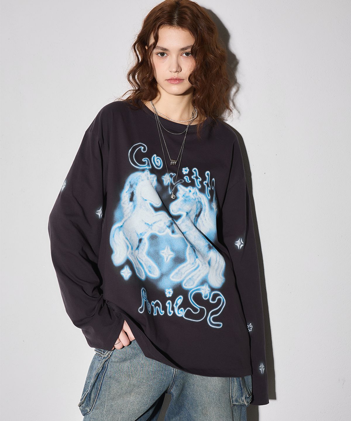 이이이알알알(EEERRR) Go pony artwork long sleeve (Charcoal)