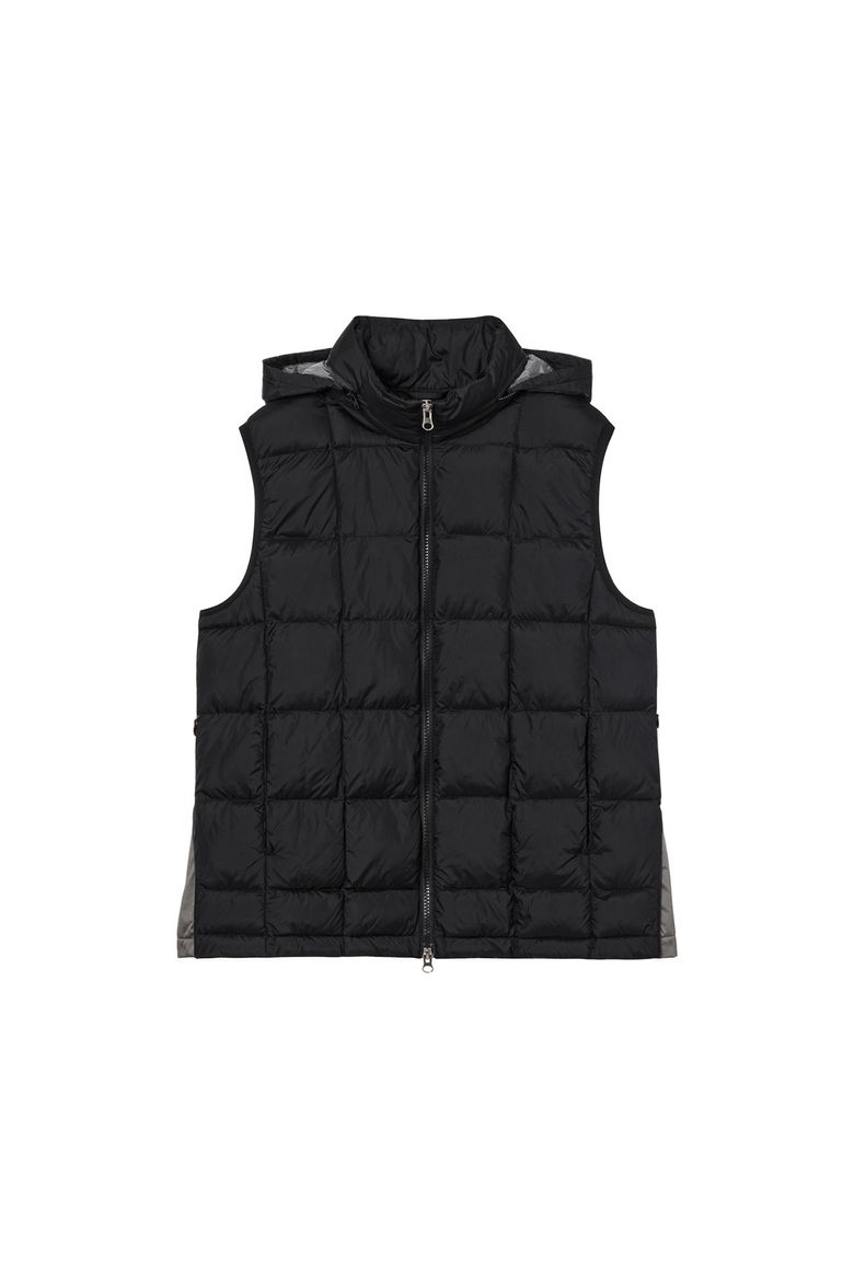 POINT WELLON HOOD VEST IN BLACK