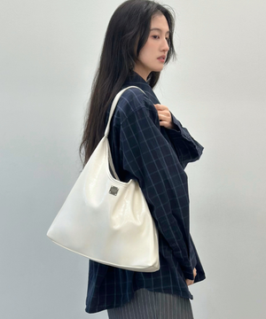 Large Wax Leather Shoulder Bag - WHITE