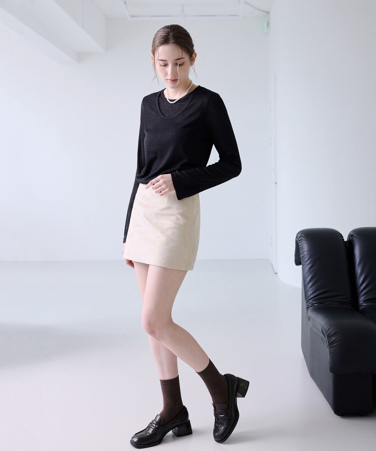 혜영킴(HYEYEONG KIM) 코오드 세트 스웨이드 미니 스커트-라이트 베이지