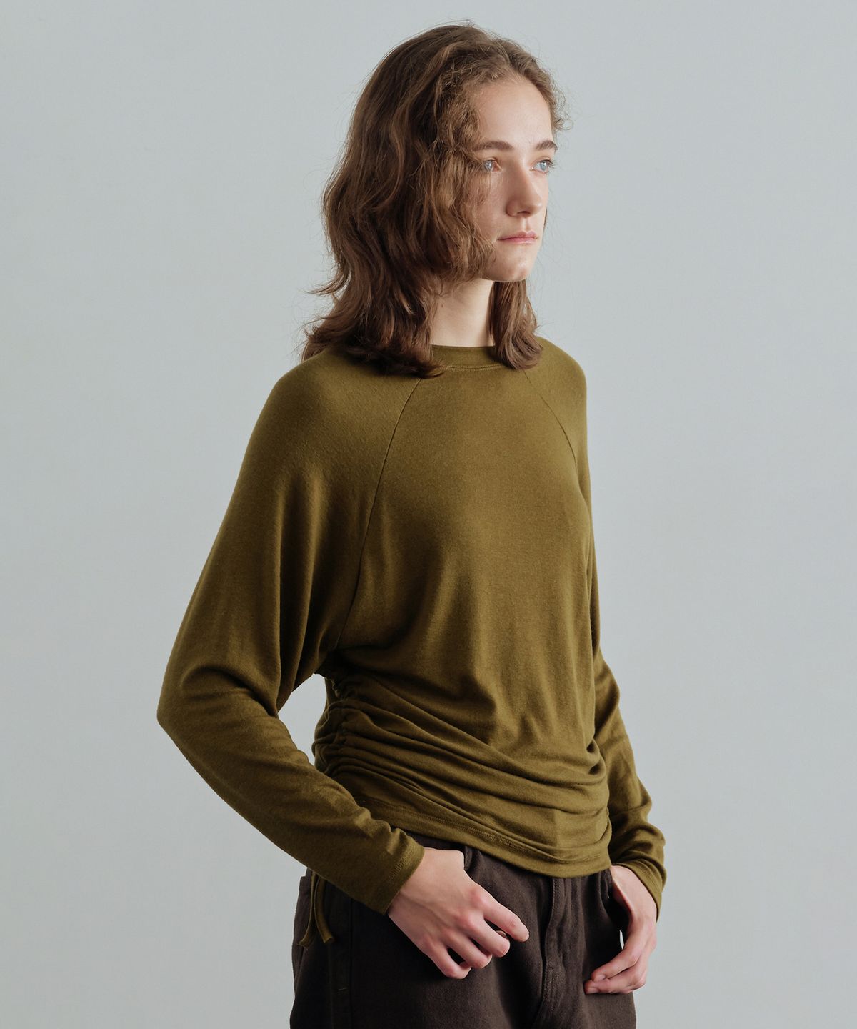 더라이(THERYE) Shirring Long Sleeve Tee(Olive)