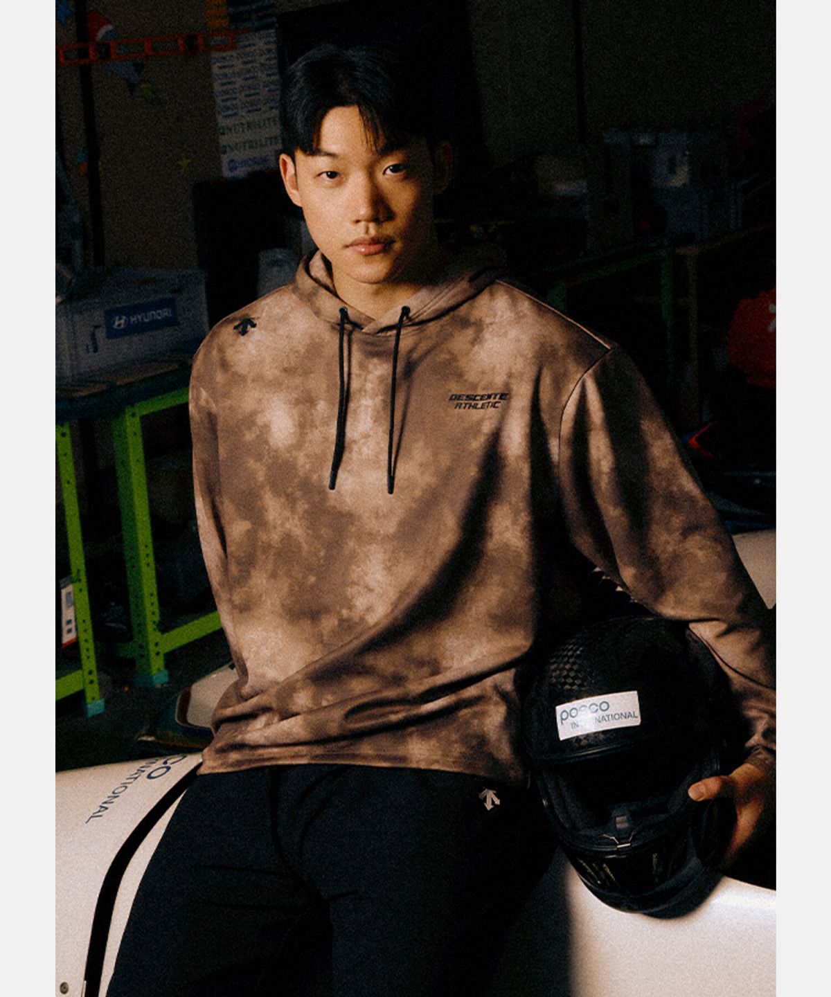 데상트(DESCENTE) 트레이닝 후드 맨투맨 브라운 SR121THD11