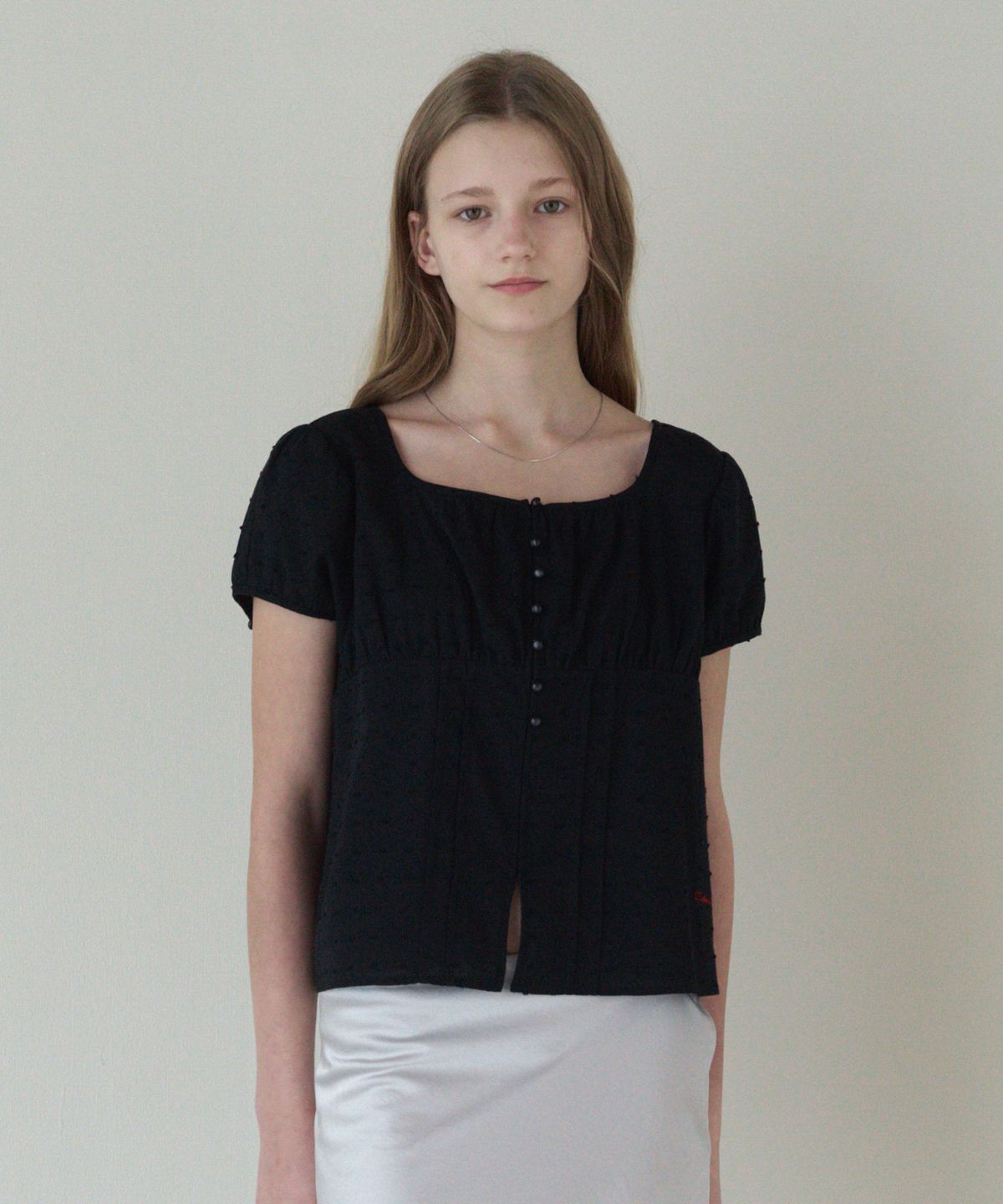 튜드먼트(TTUDEMENT) POLKA DOT PUFF SLEEVE BLOUSE_BLACK