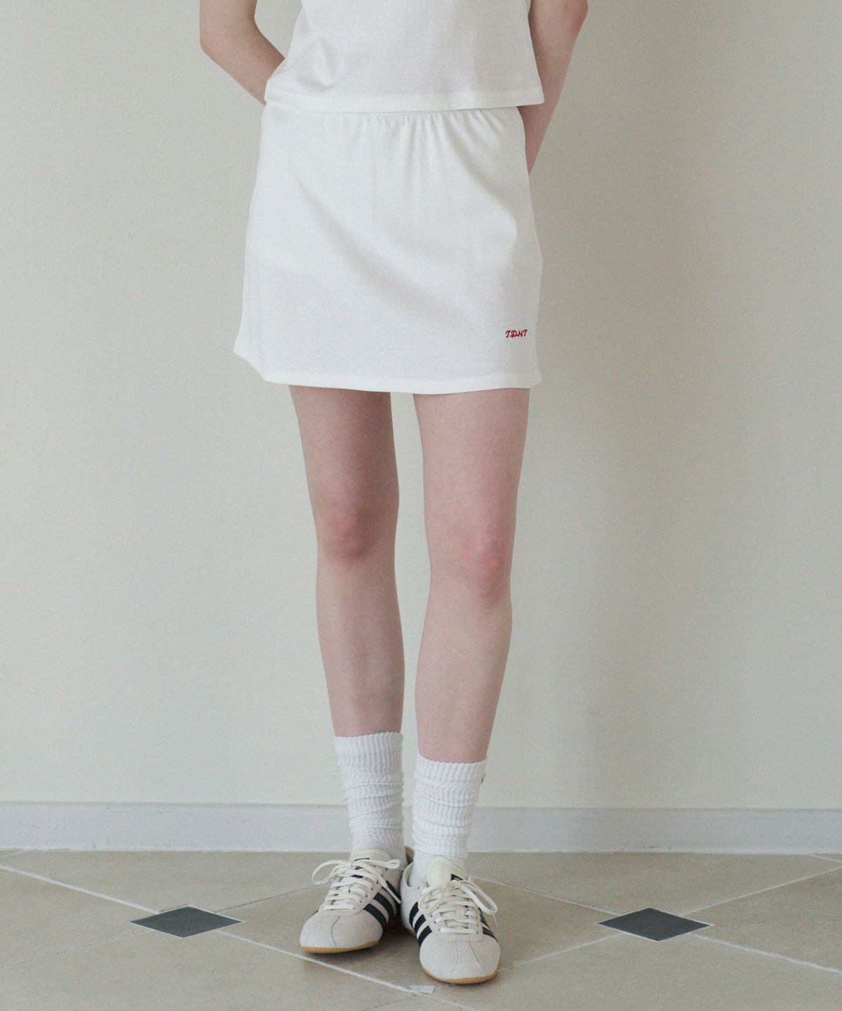 튜드먼트(TTUDEMENT) 50s EMBROIDERED MINI PANTSKIRT_WHITE