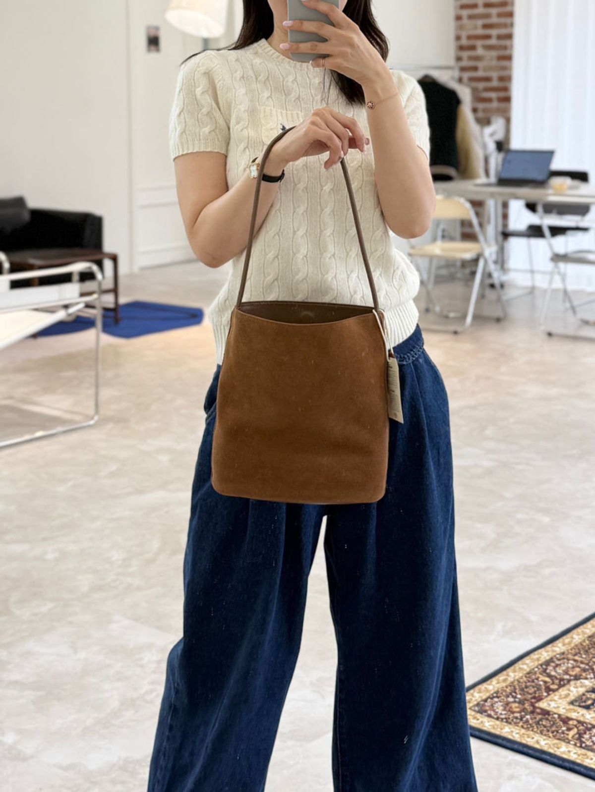 블로우(BLOW) 스웨이드 버킷백 Suède Bucket Bag _ Mocha Mousse