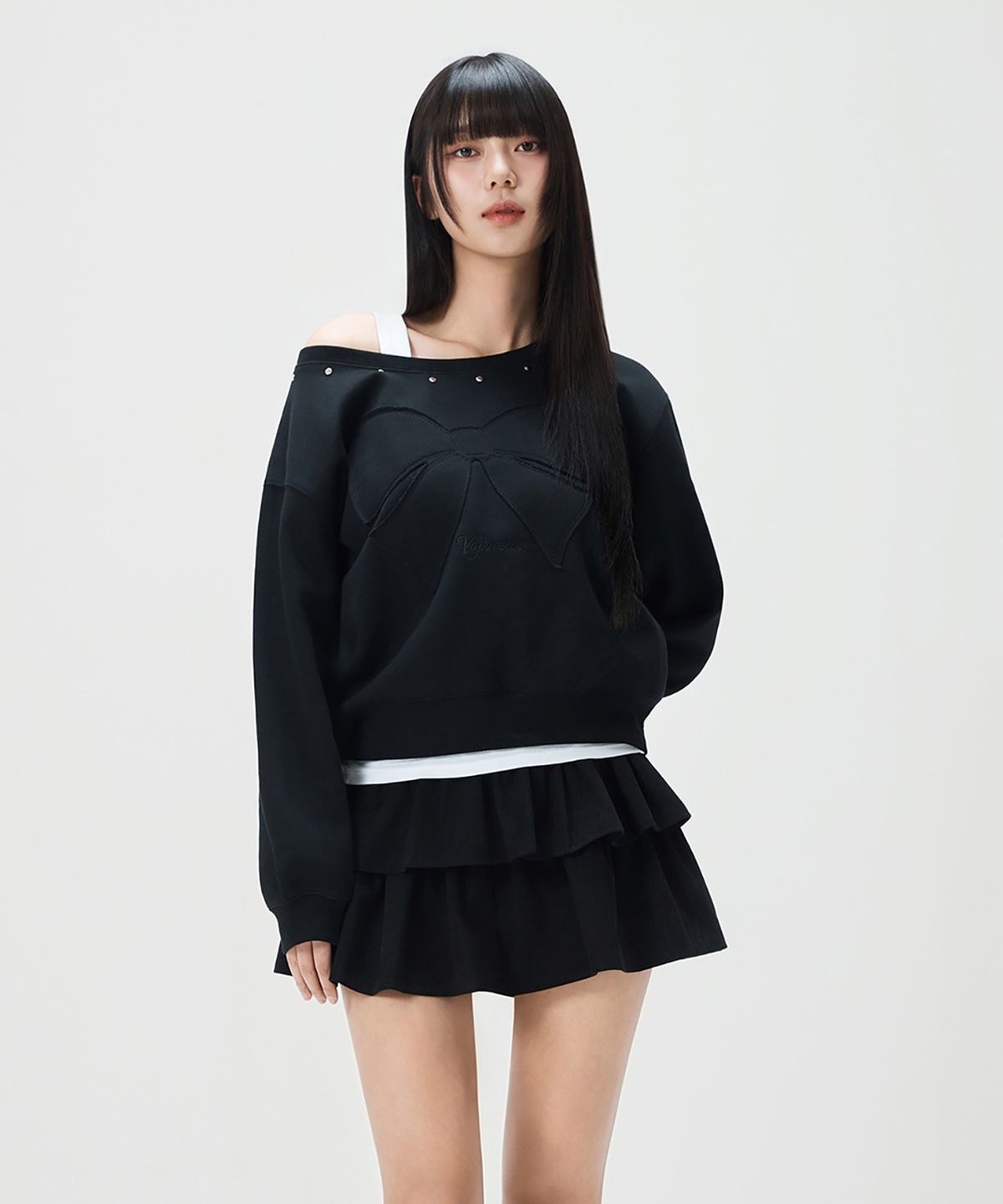미쏘(MIXXO) 기모 스터드 원숄더 스웻 셔츠  RE LWFV49A_MIWLWG12QA