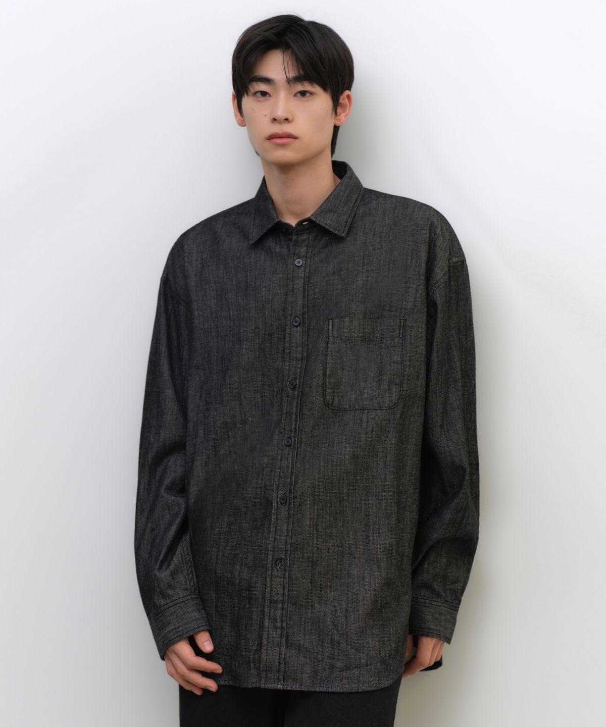 무신사 스탠다드(MUSINSA STANDARD) 오버사이즈 데님 셔츠 [로우 블랙]