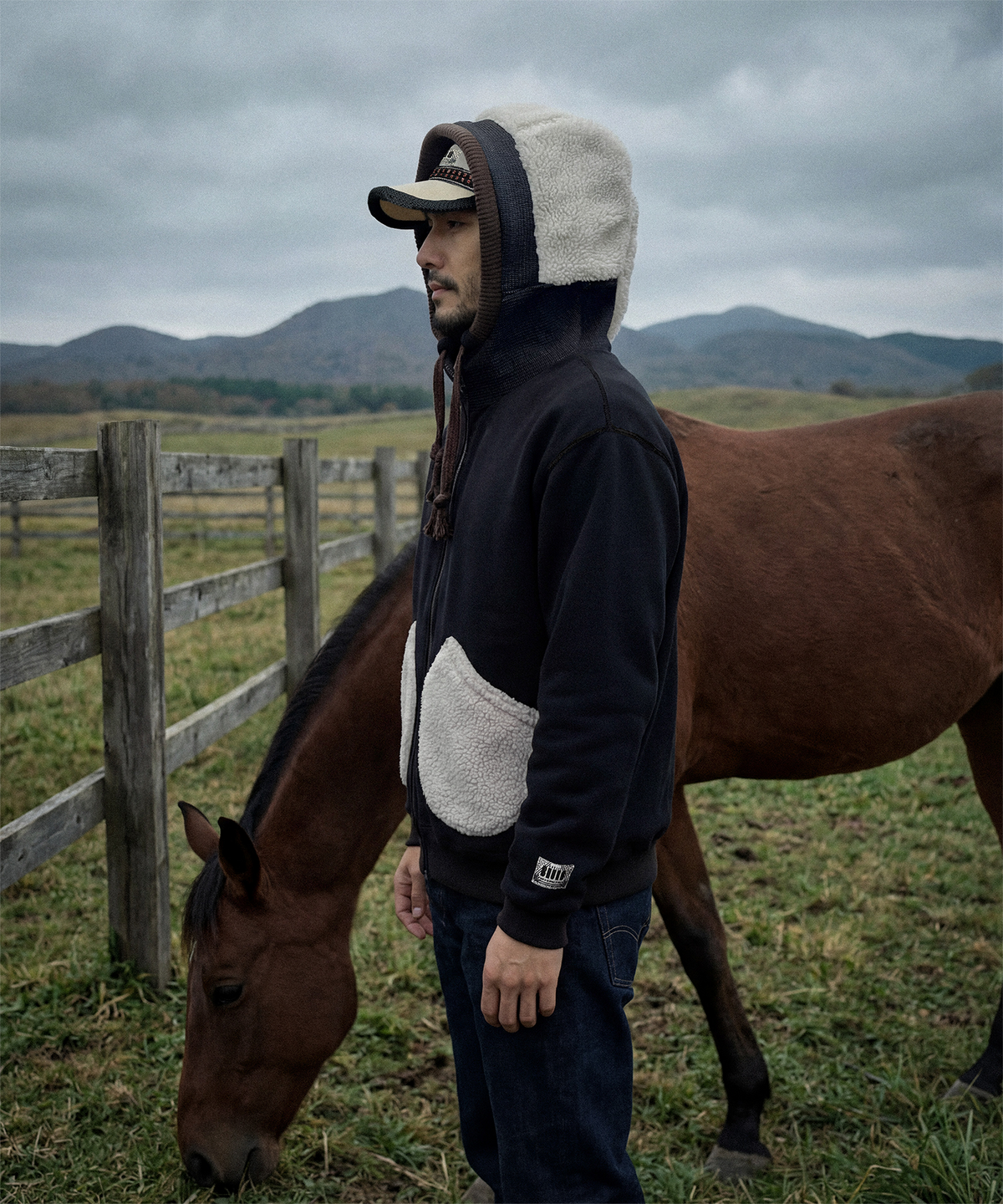 갈릭 블루스(GARLICBLUES) PILOT PENGUIN REVERSIBLE HOOD ZIP UP