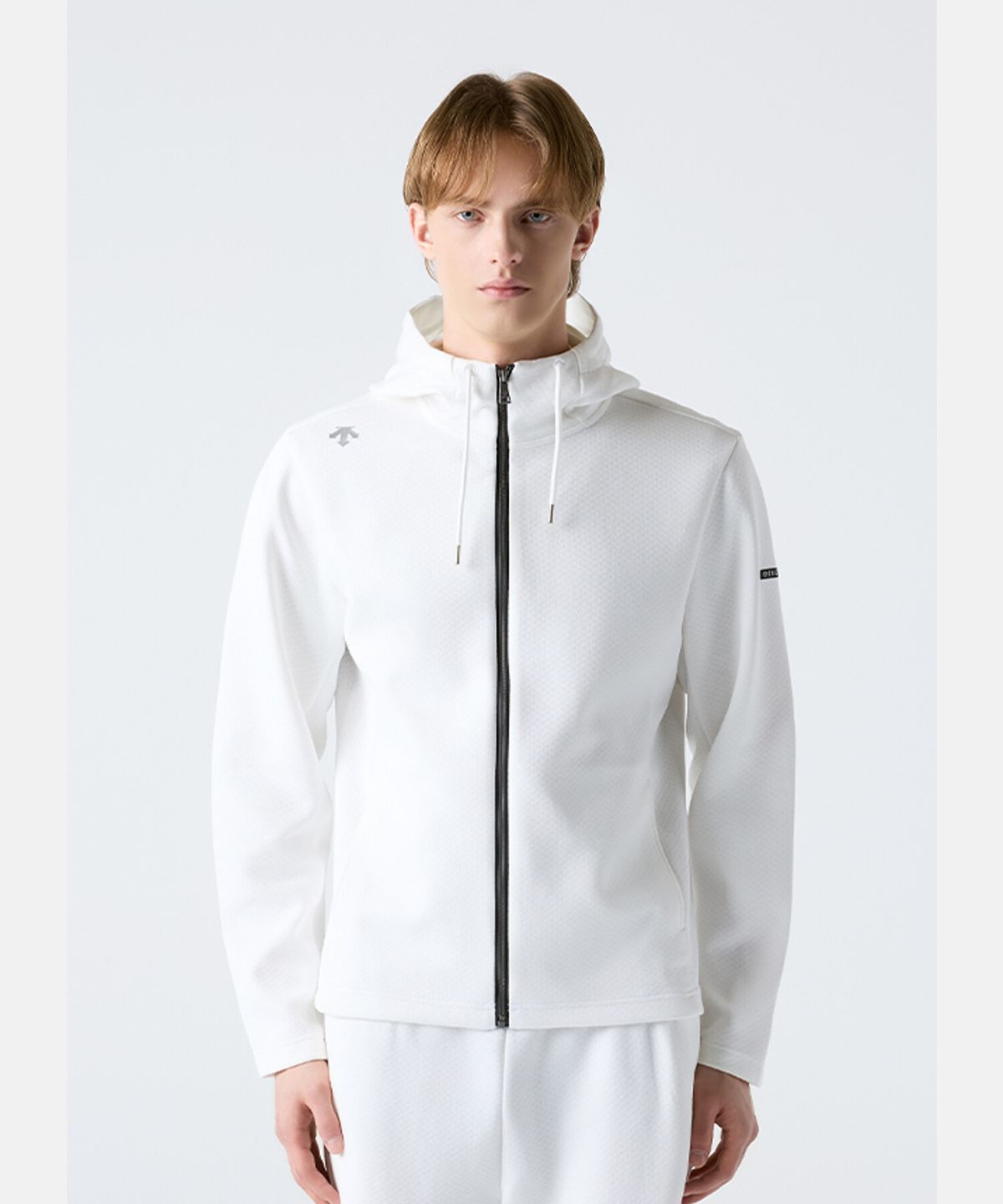 데상트(DESCENTE) 엔지니어드 후드 집업 자켓 화이트 SR121UFT13