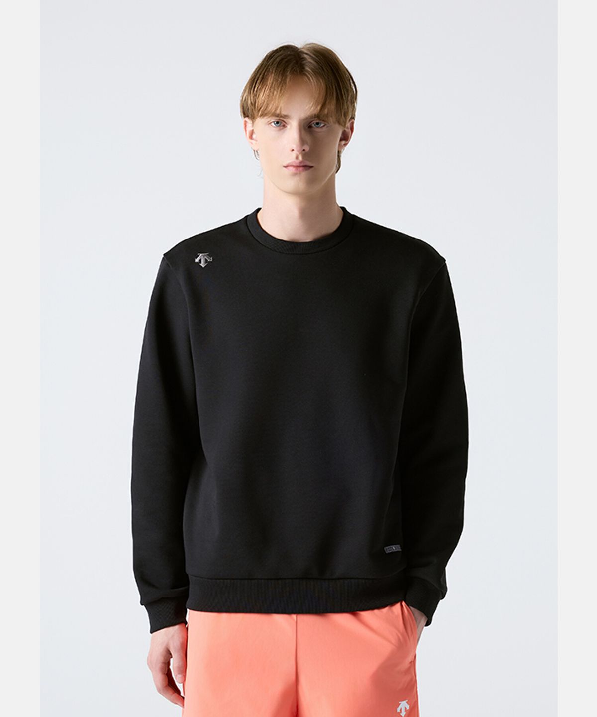 데상트(DESCENTE) 스포츠테리 워딩 로고 맨투맨 블랙 SR123UHT11