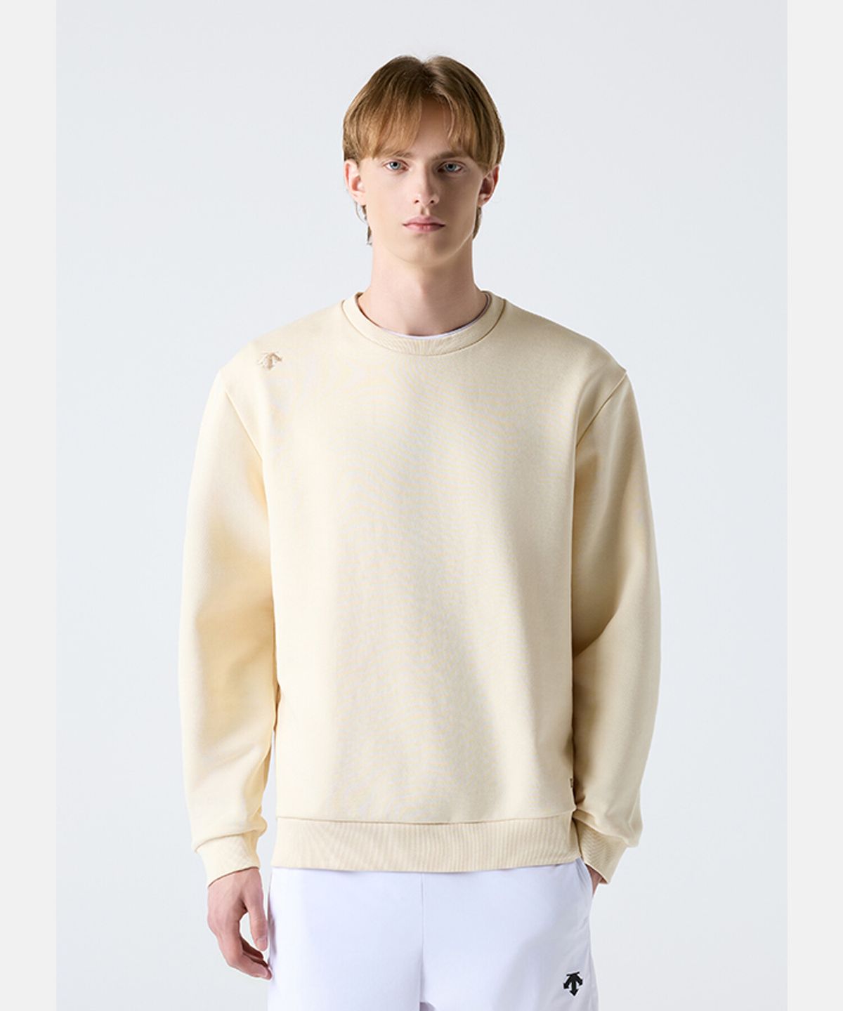 데상트(DESCENTE) 스포츠테리 워딩 로고 맨투맨 아이보리 SR123UHT11