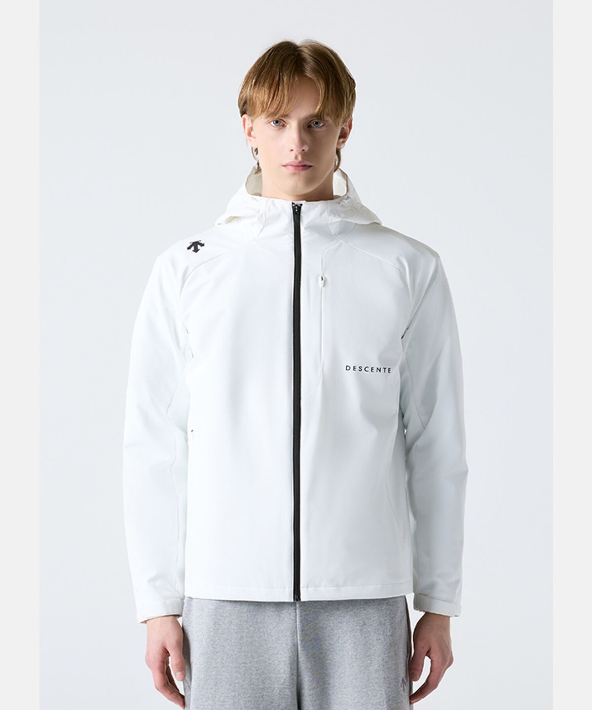 데상트(DESCENTE) 기모 안감 후드형 바람막이 화이트 SR123UJK11