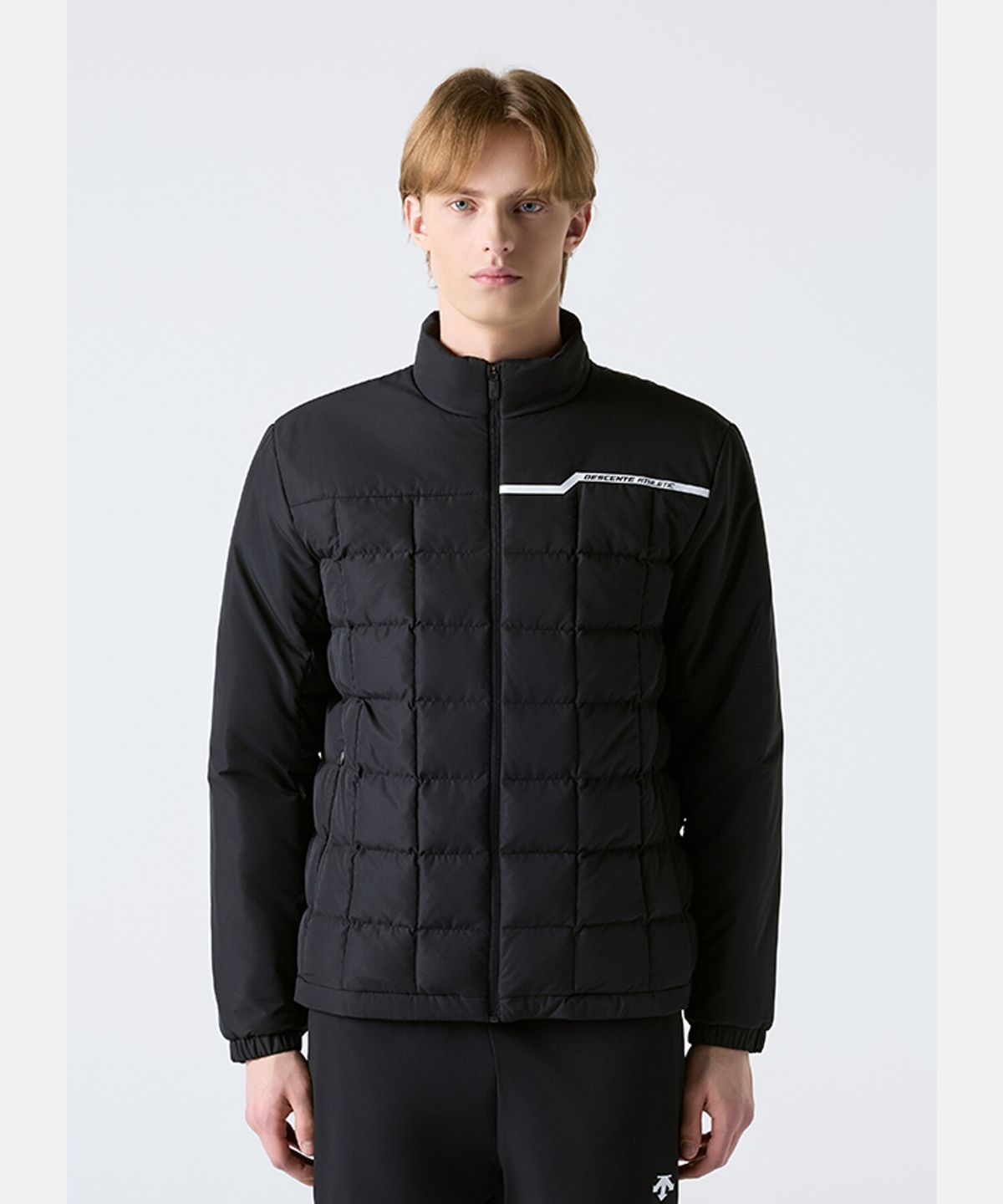 데상트(DESCENTE) 트레이닝 스탠드넥 패딩 자켓 블랙 SR121TPD11