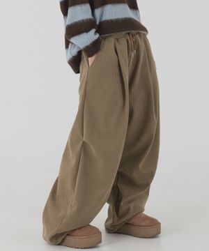 코듀로이 본딩 와이드 파라슈트 팬츠 (브라운)