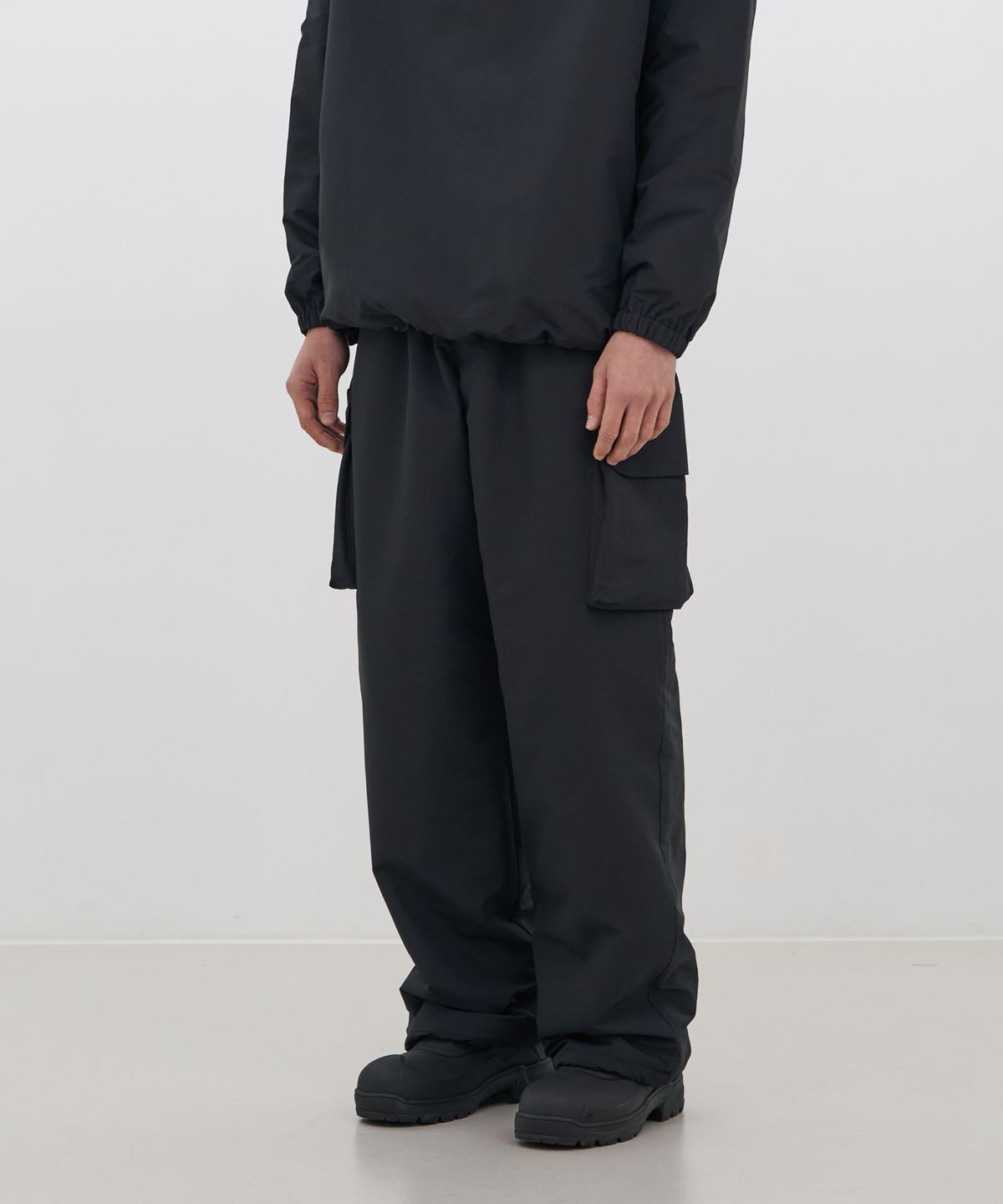 카사카사(KASAKASA) Padded Cargo Pants Black