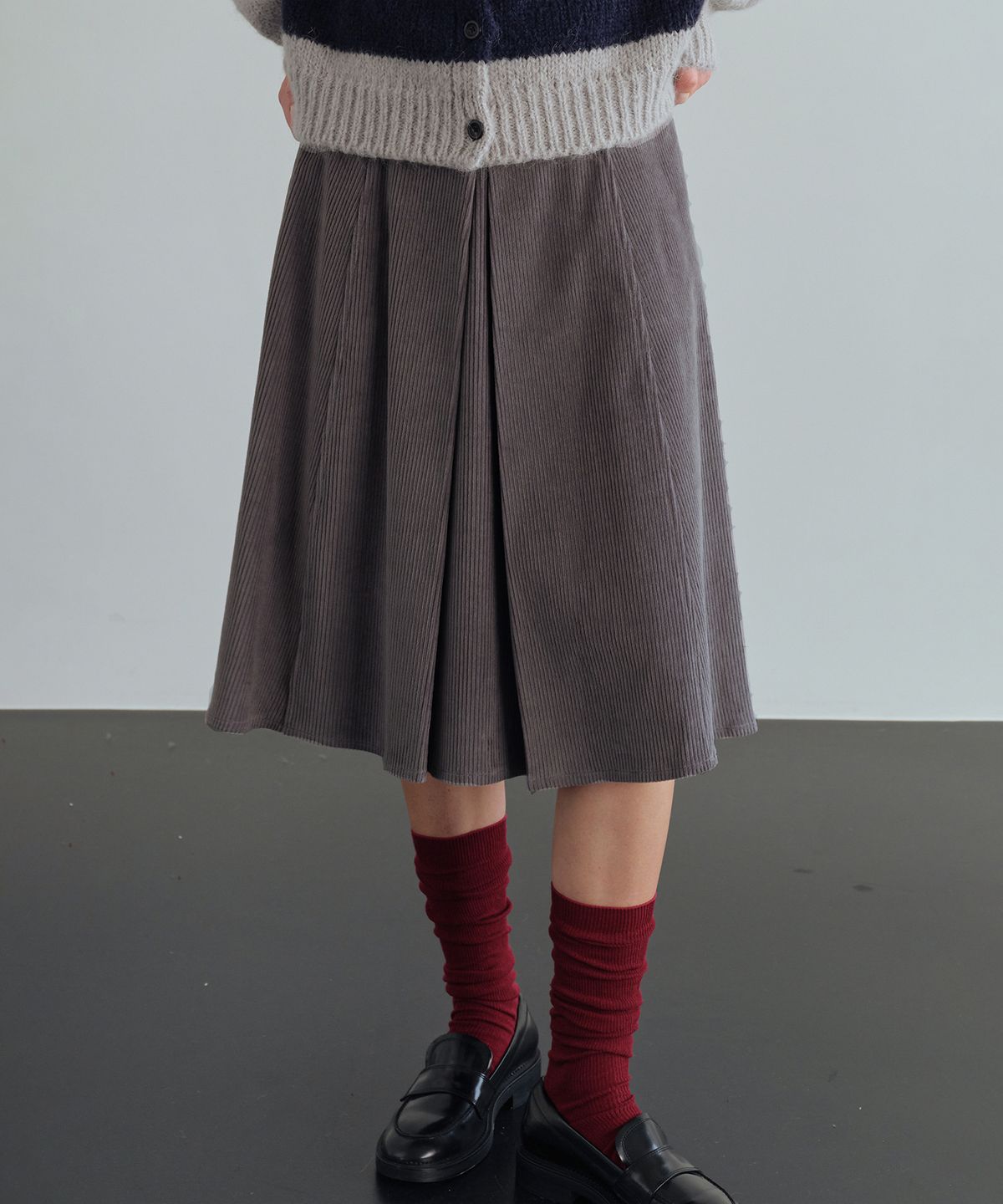 더라이(THERYE) Corduroy Midi Skirt(Grey)