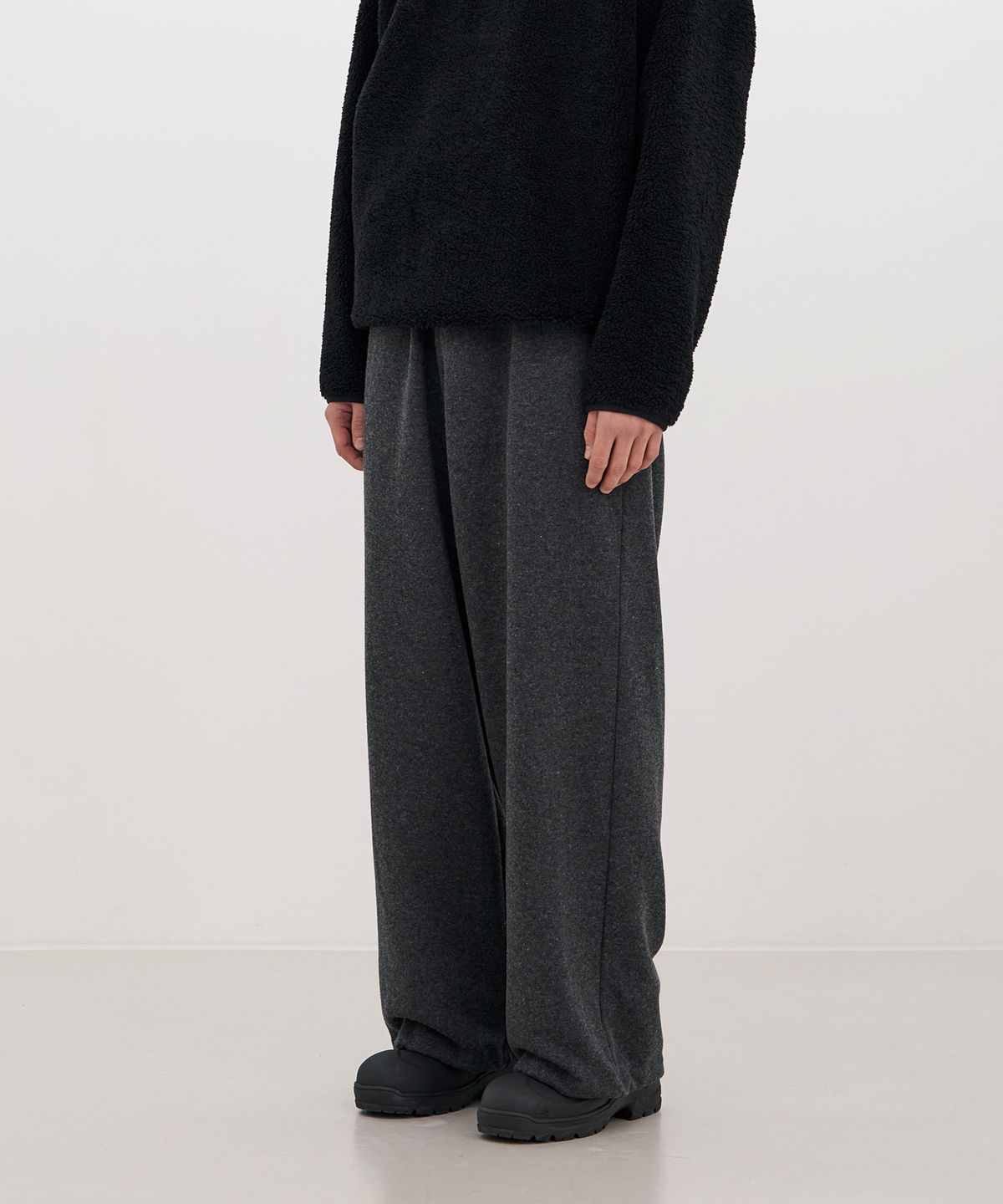 카사카사(KASAKASA) Wool Drawstring Sweatpants Charcoal