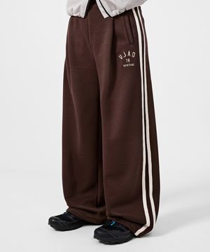 VLAD 원턱 커브드 트랙 스웻 팬츠_브라운