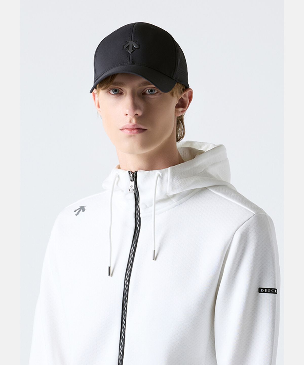 데상트(DESCENTE) 델타 타공 볼캡 블랙 SR123UCP14